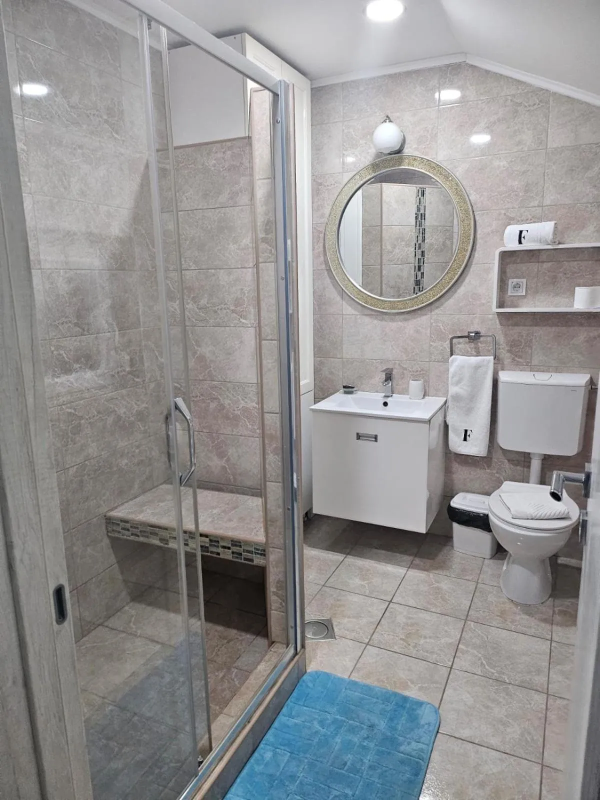 Shower in ForS Resort & Spa