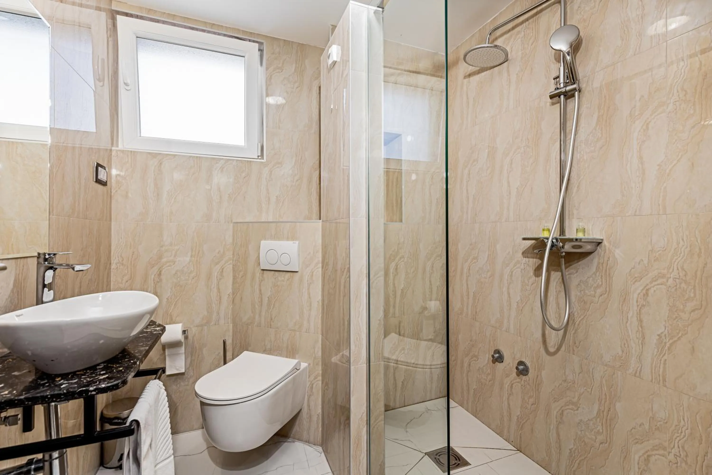 Shower in ForS Resort & Spa