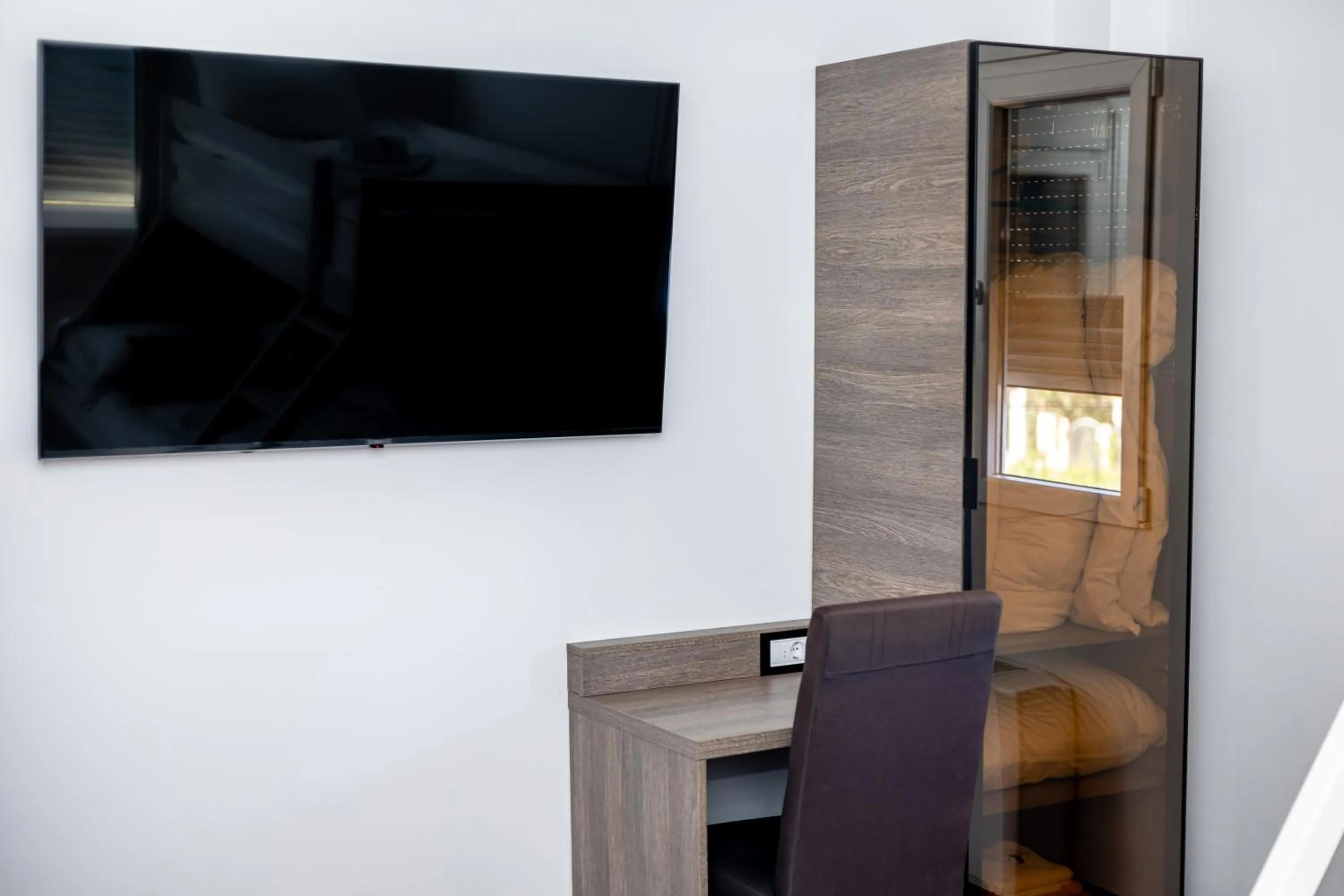 TV and multimedia in ForS Resort & Spa