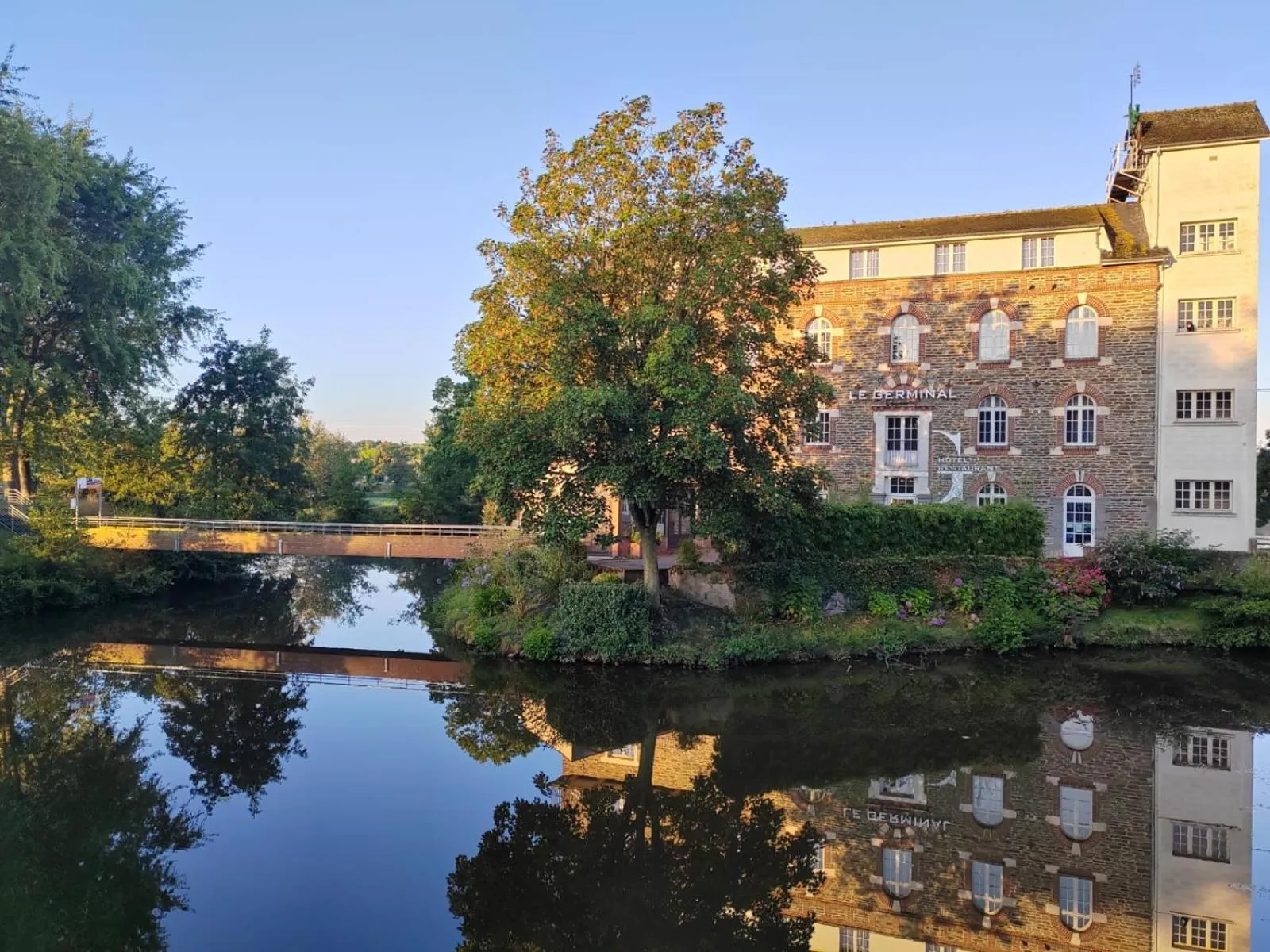 Property building in Le Germinal