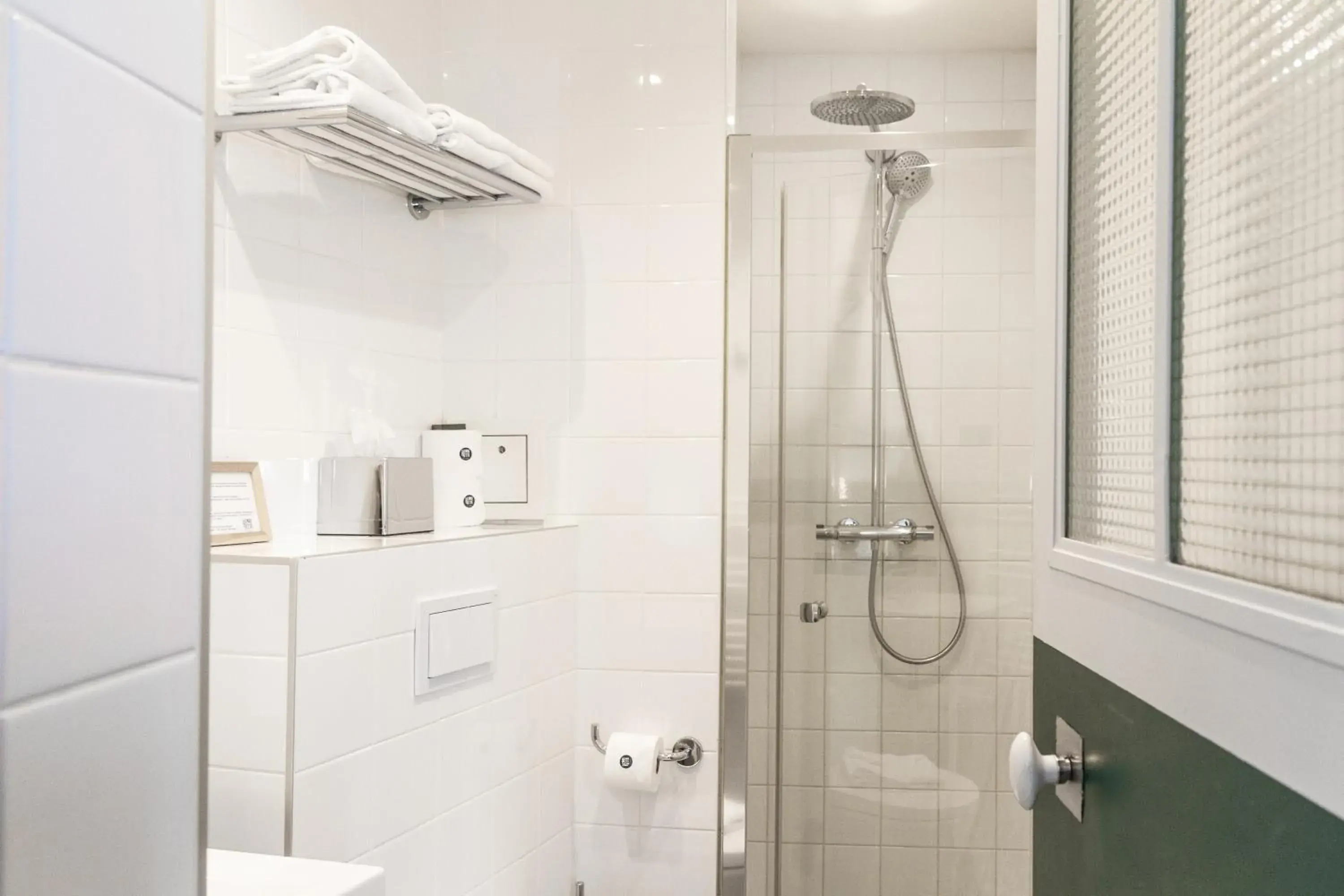 Small Double Room in Hôtel Henriette Small Double Room in Hôtel Henriette