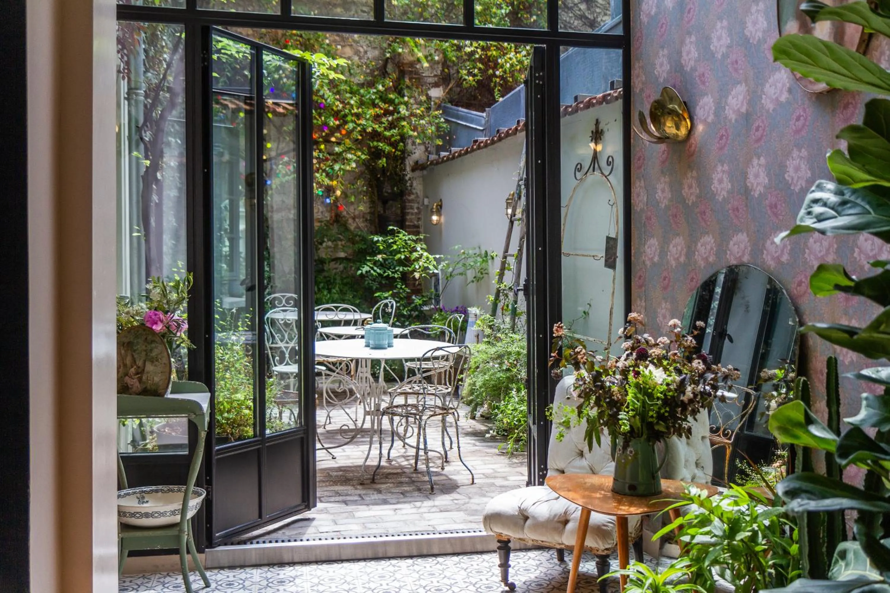Patio in Hôtel Henriette