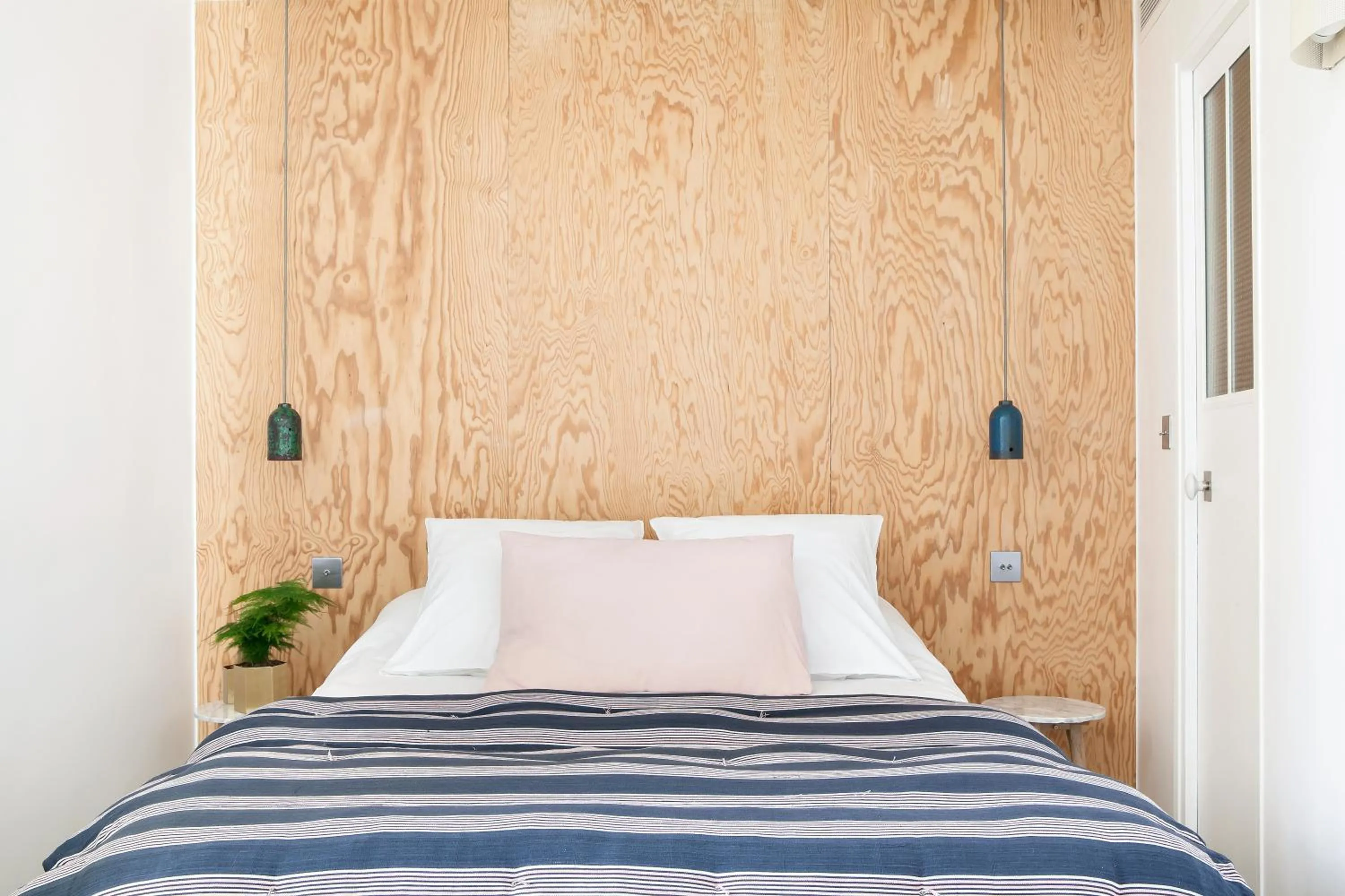 Photo of the whole room, Bed in Hôtel Henriette