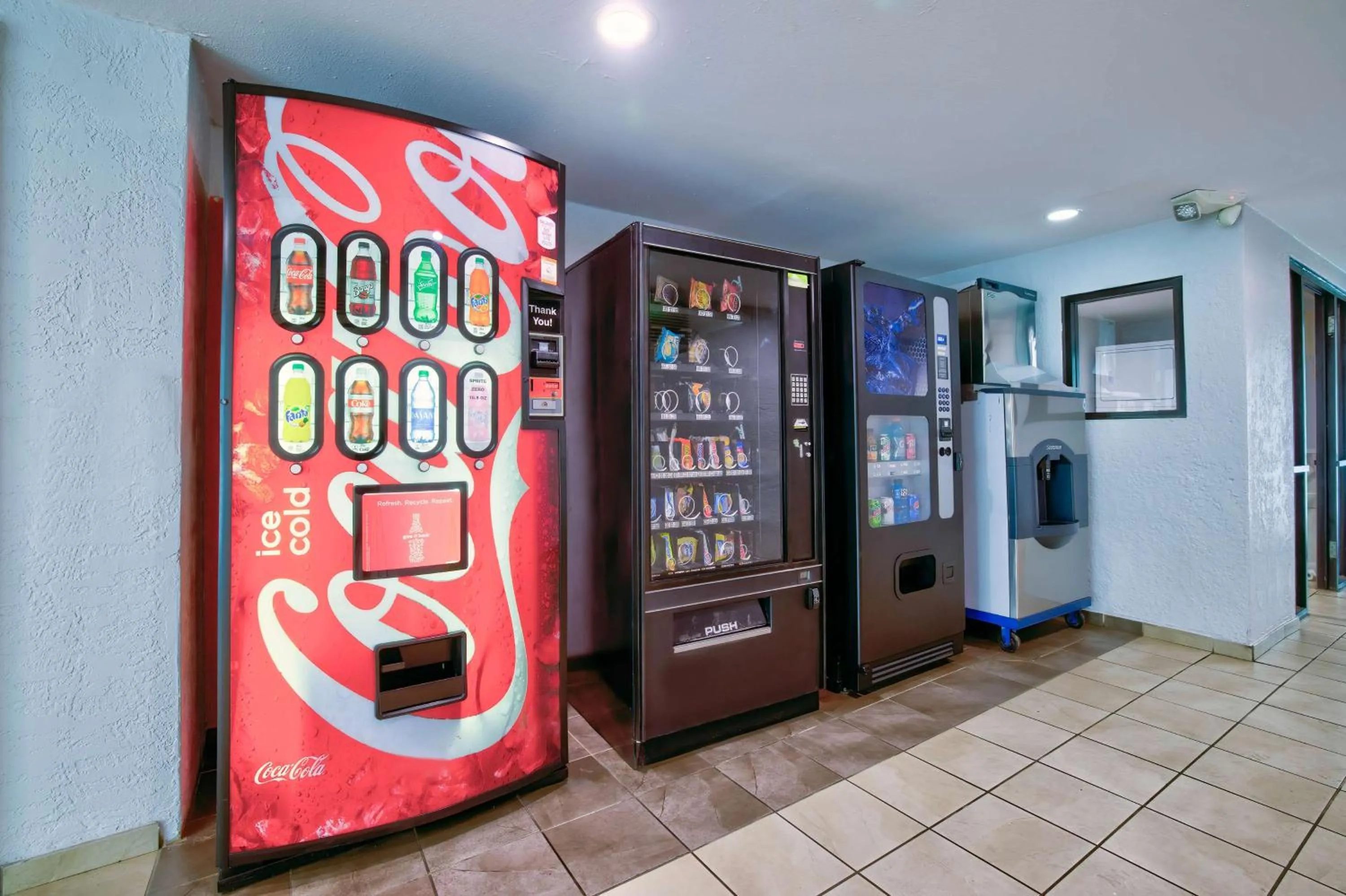 Property building in Motel 6-Jackson, MS