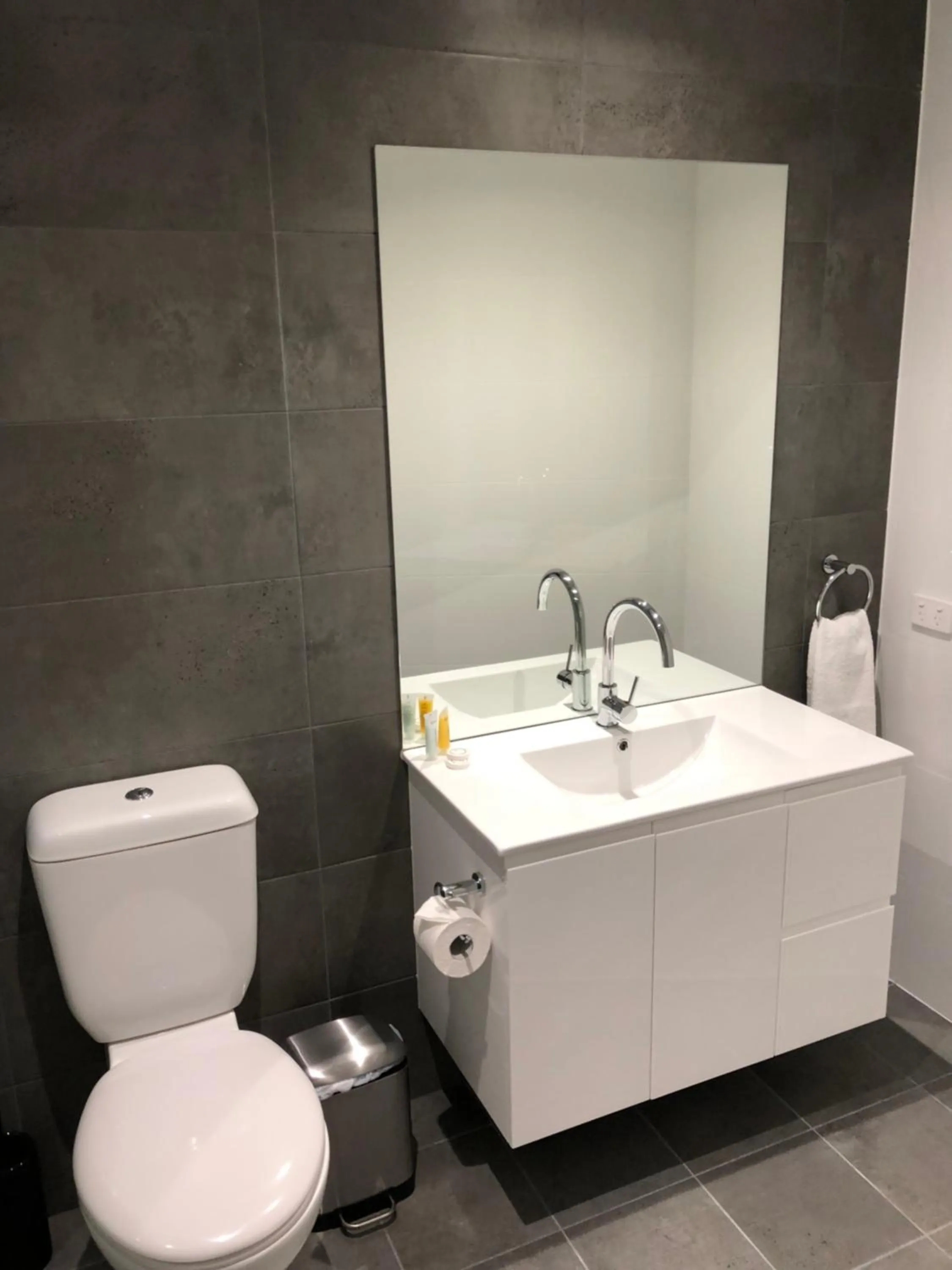 Bathroom in Quattro On Young