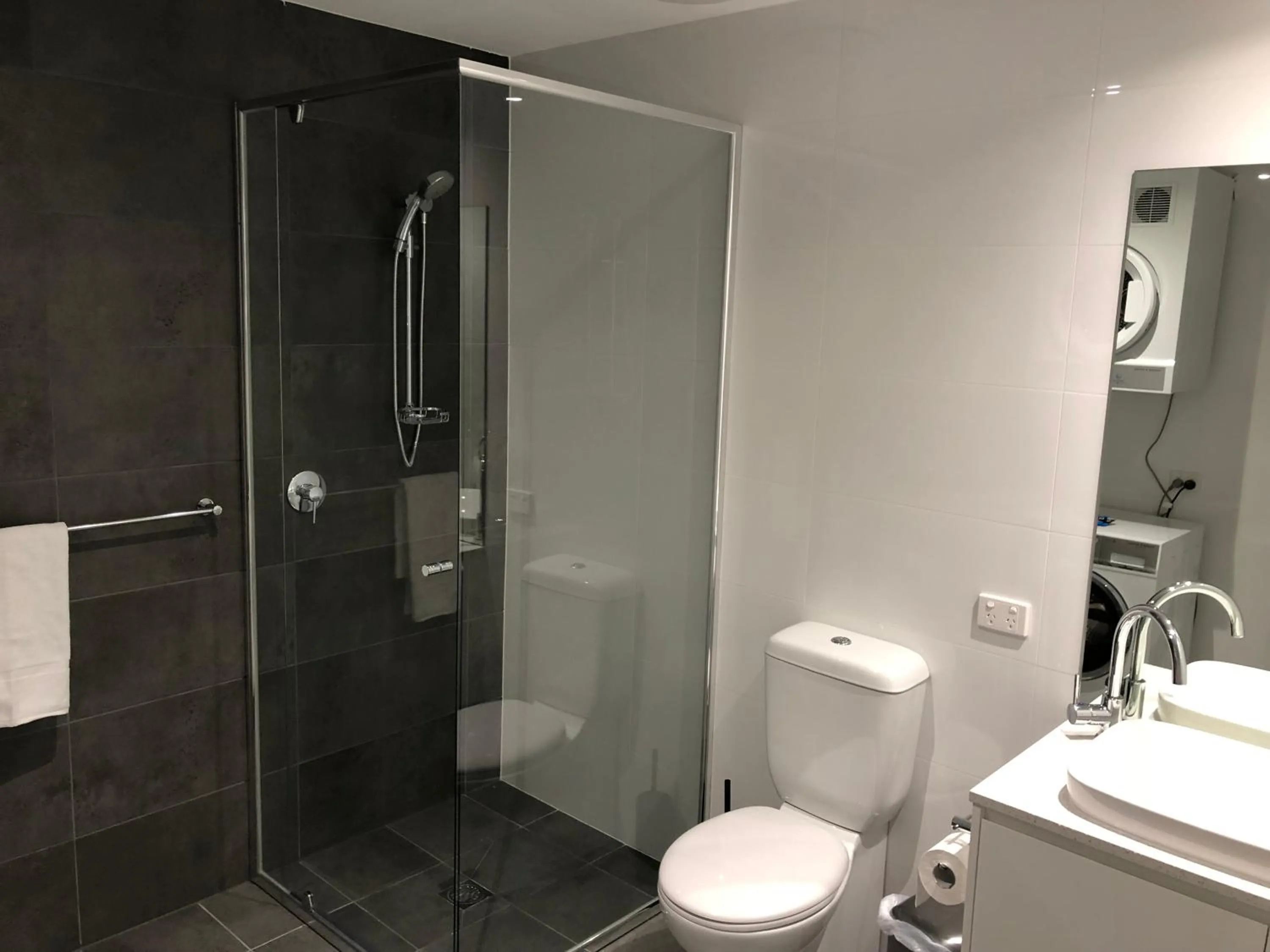 Bathroom in Quattro On Young