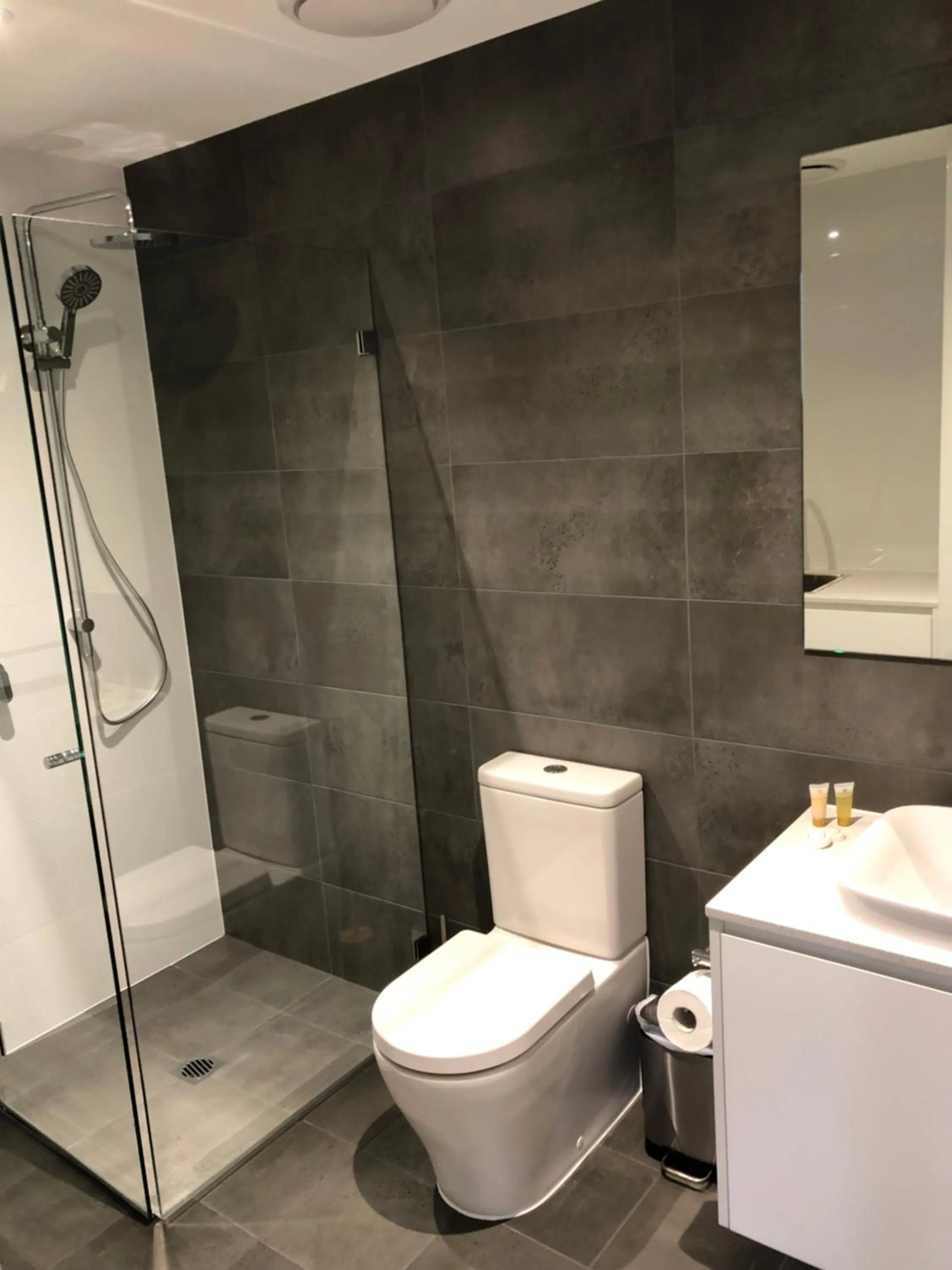 Bathroom in Quattro On Young