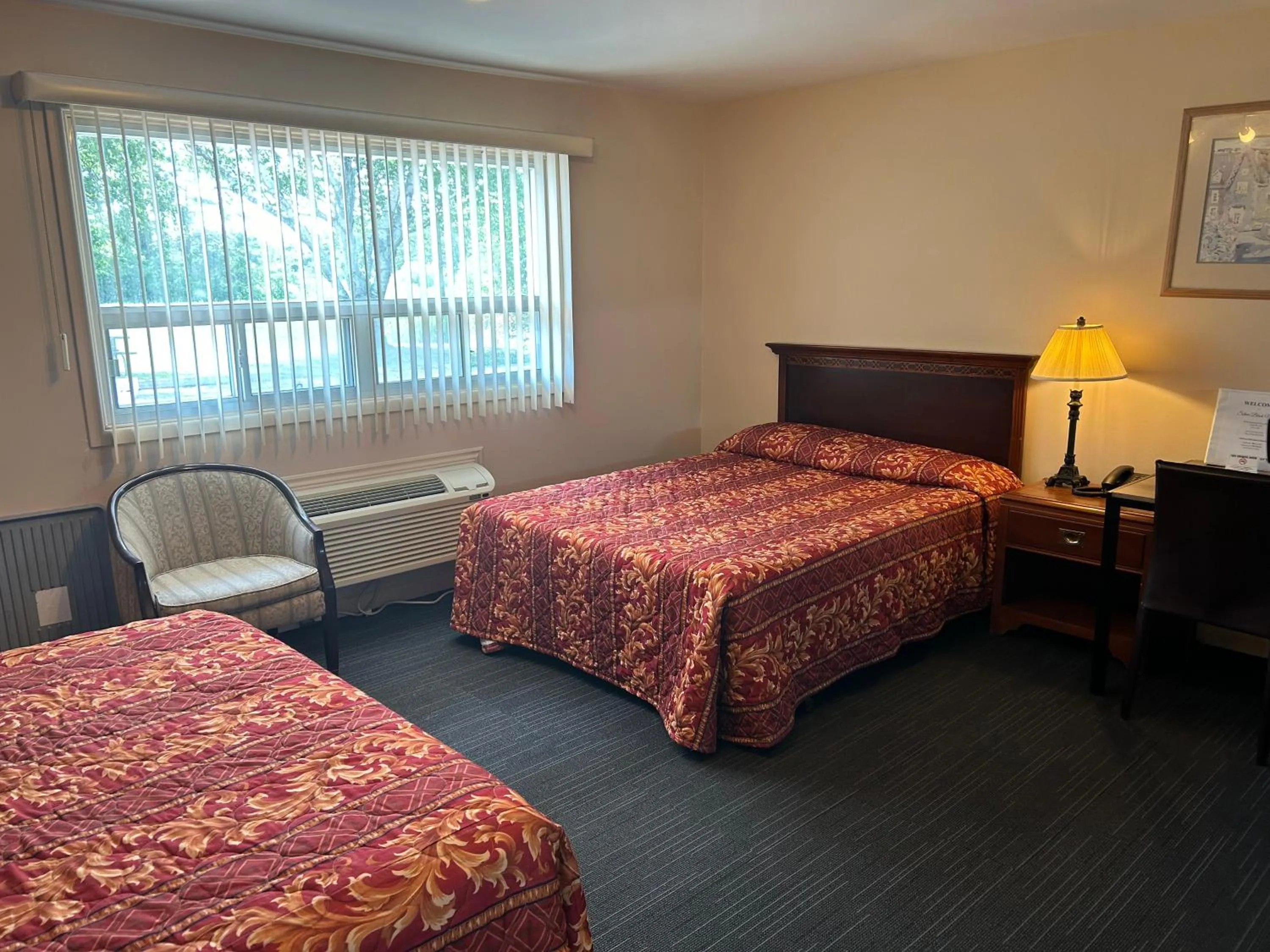 Bedroom, Bed in The Silver Birch Motel