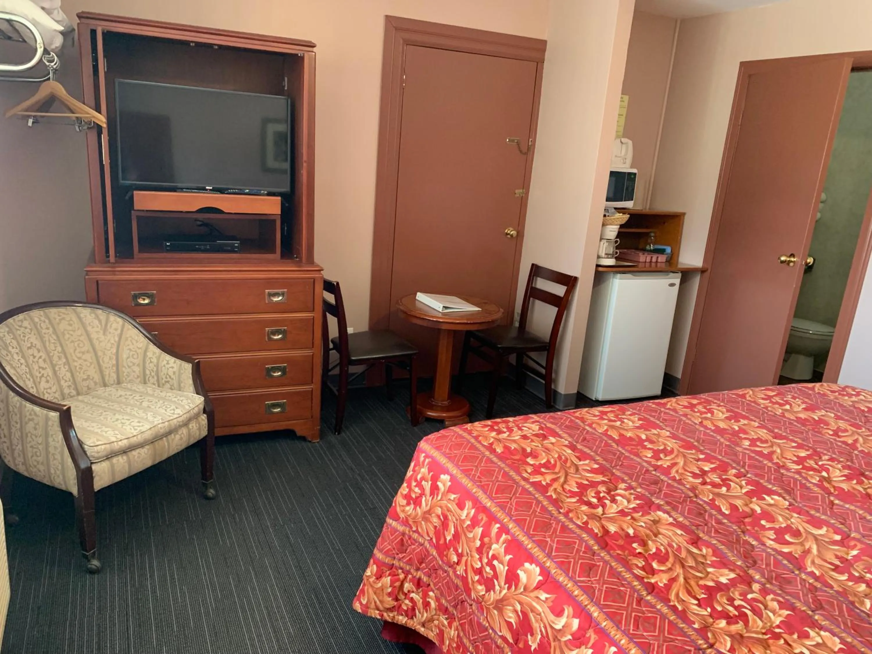 TV and multimedia, Bed in The Silver Birch Motel