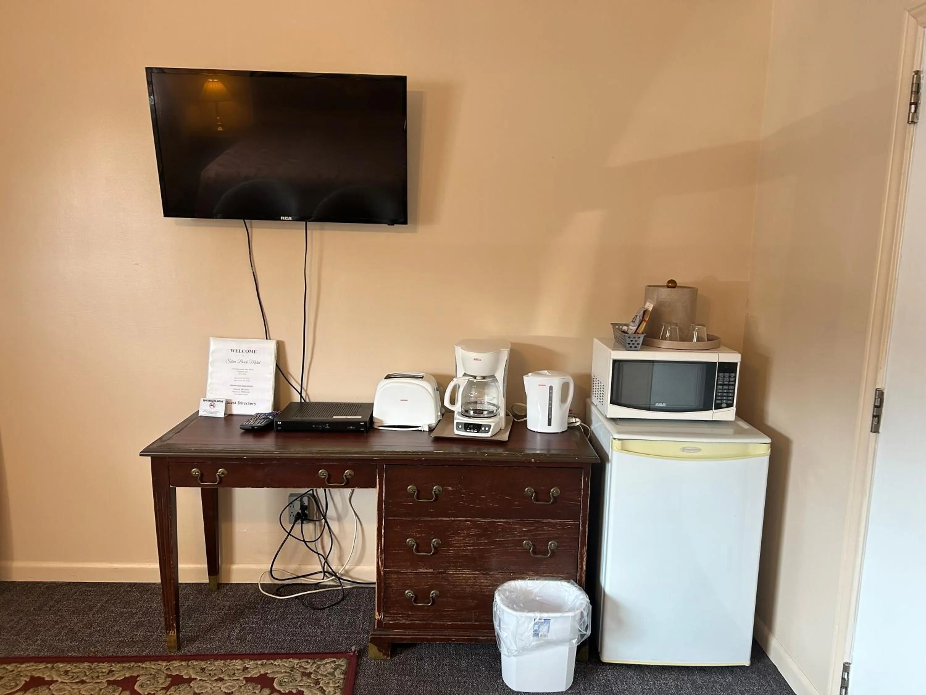 TV and multimedia in The Silver Birch Motel