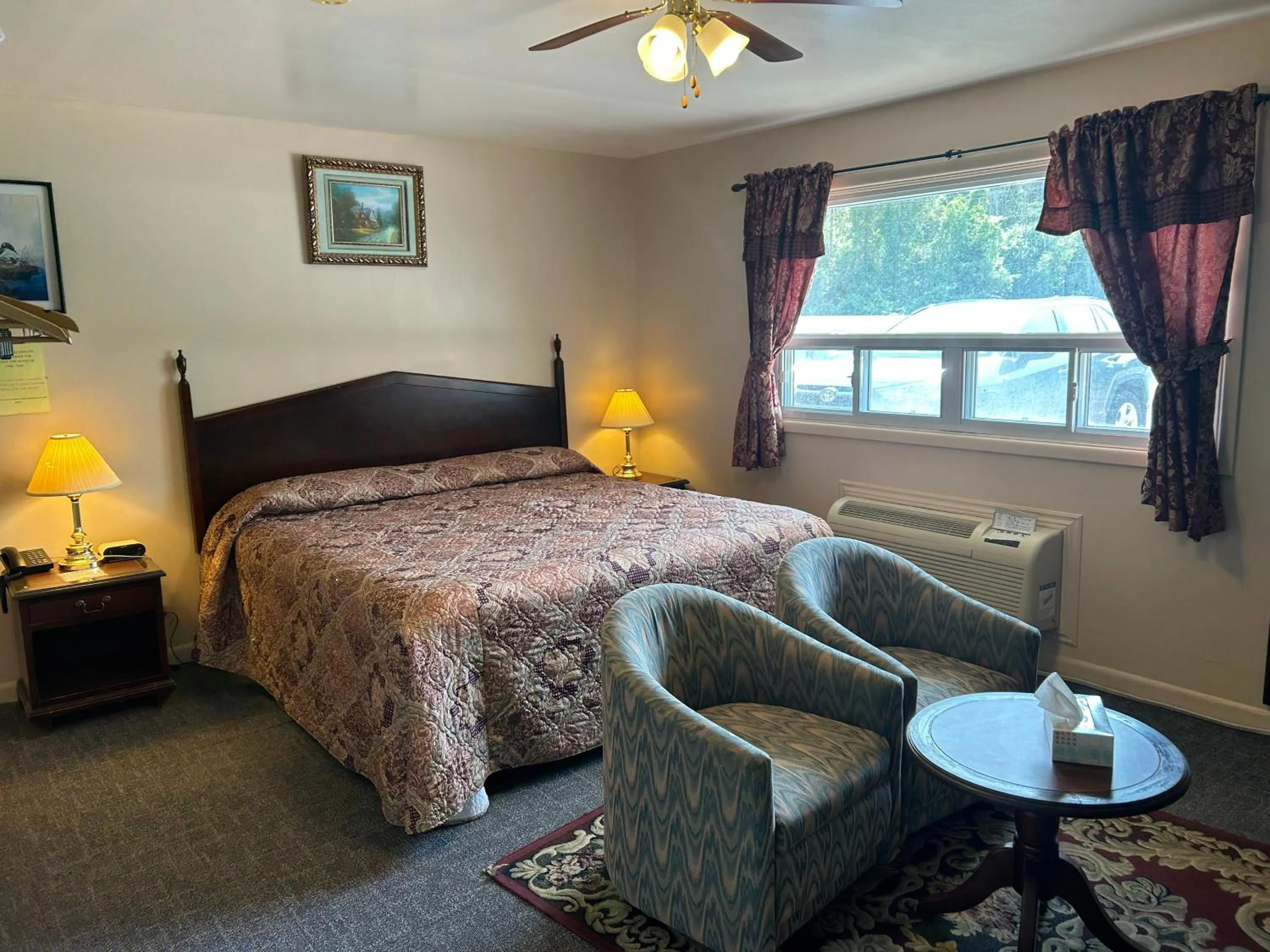 Bedroom, Bed in The Silver Birch Motel