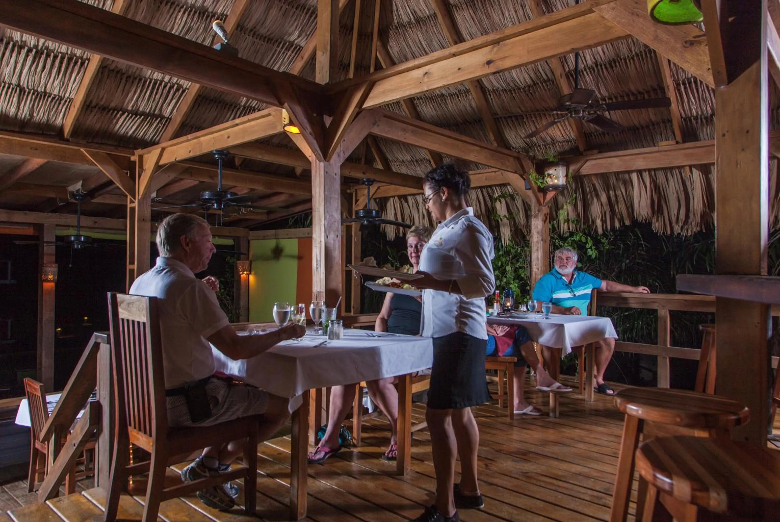 Restaurant/places to eat in Laru Beya Resort