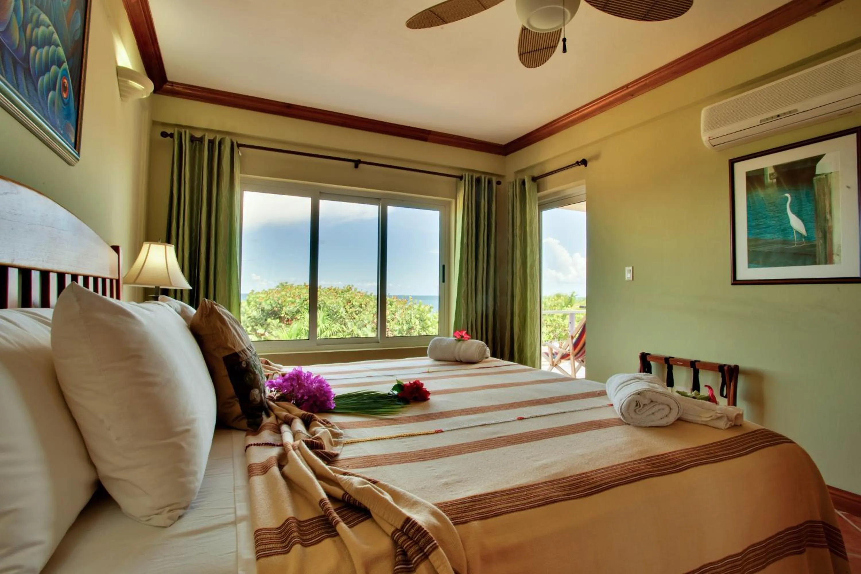 Photo of the whole room, Bed in Laru Beya Resort