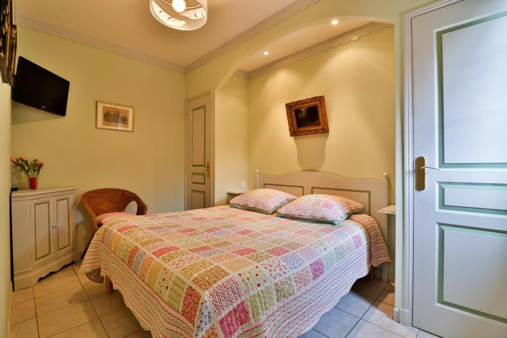 Photo of the whole room, Bed in La Milane