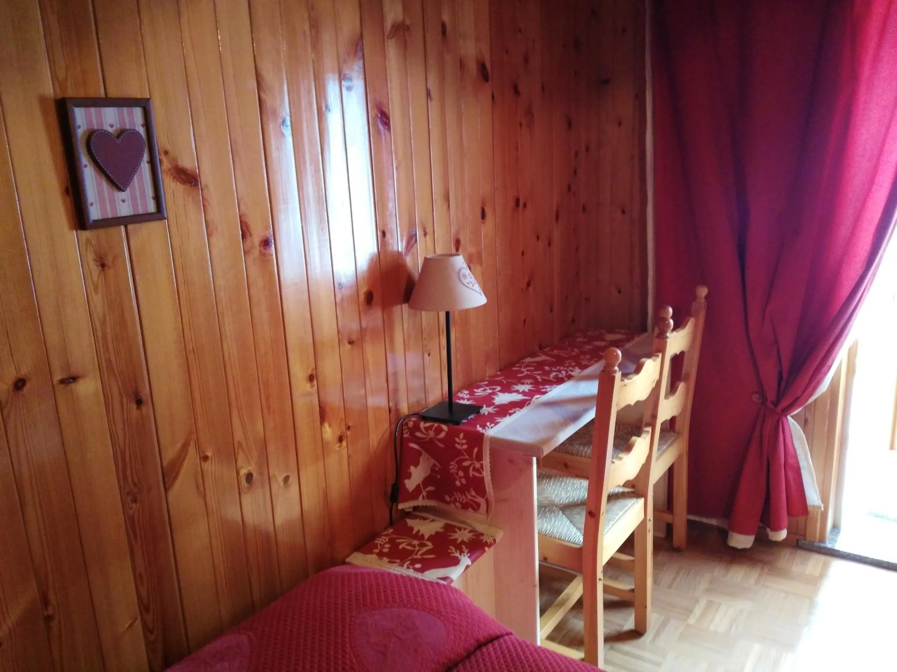 Seating area, Bed in B&B Maison Vallomy