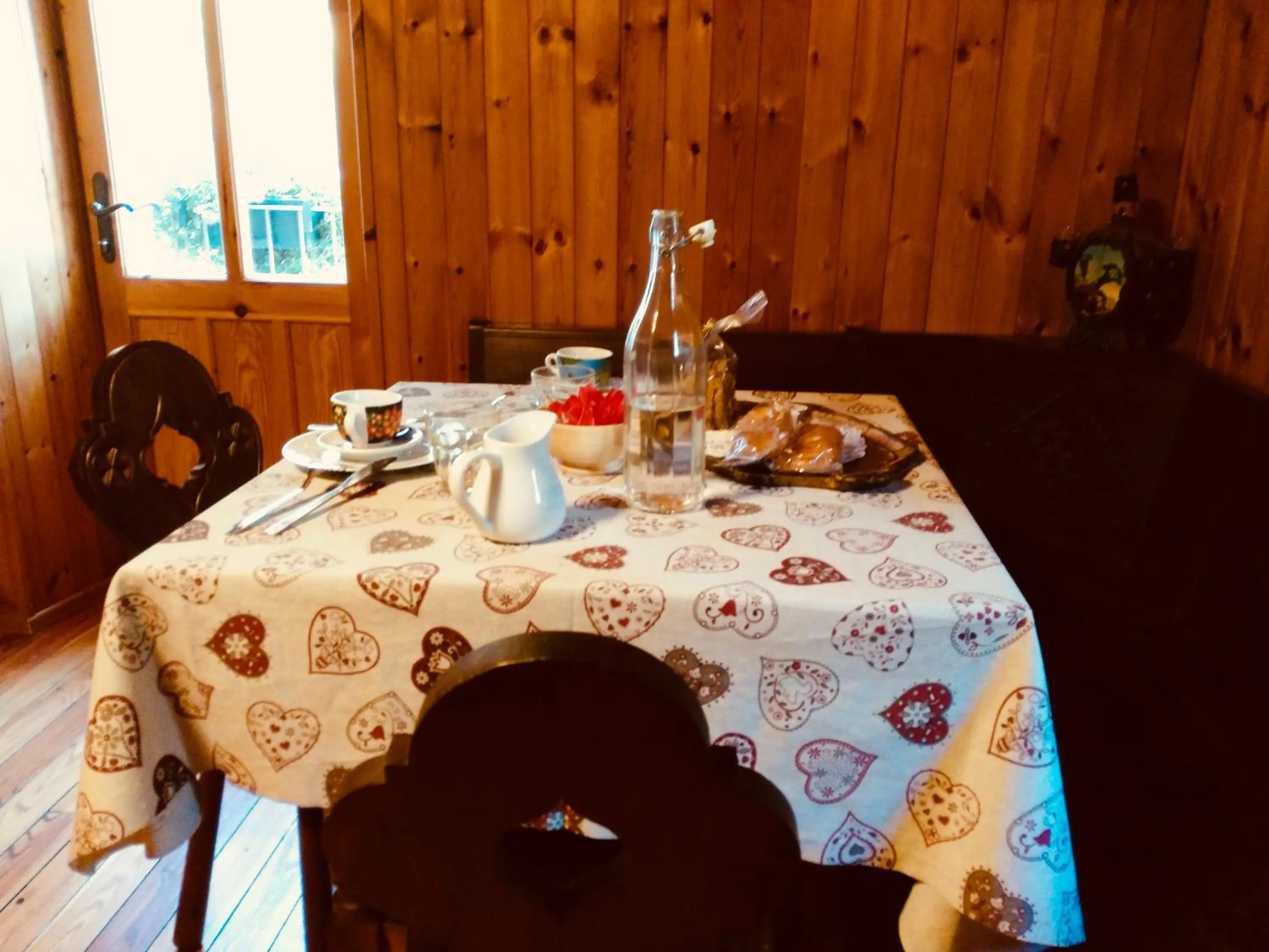 Dining area in B&B Maison Vallomy