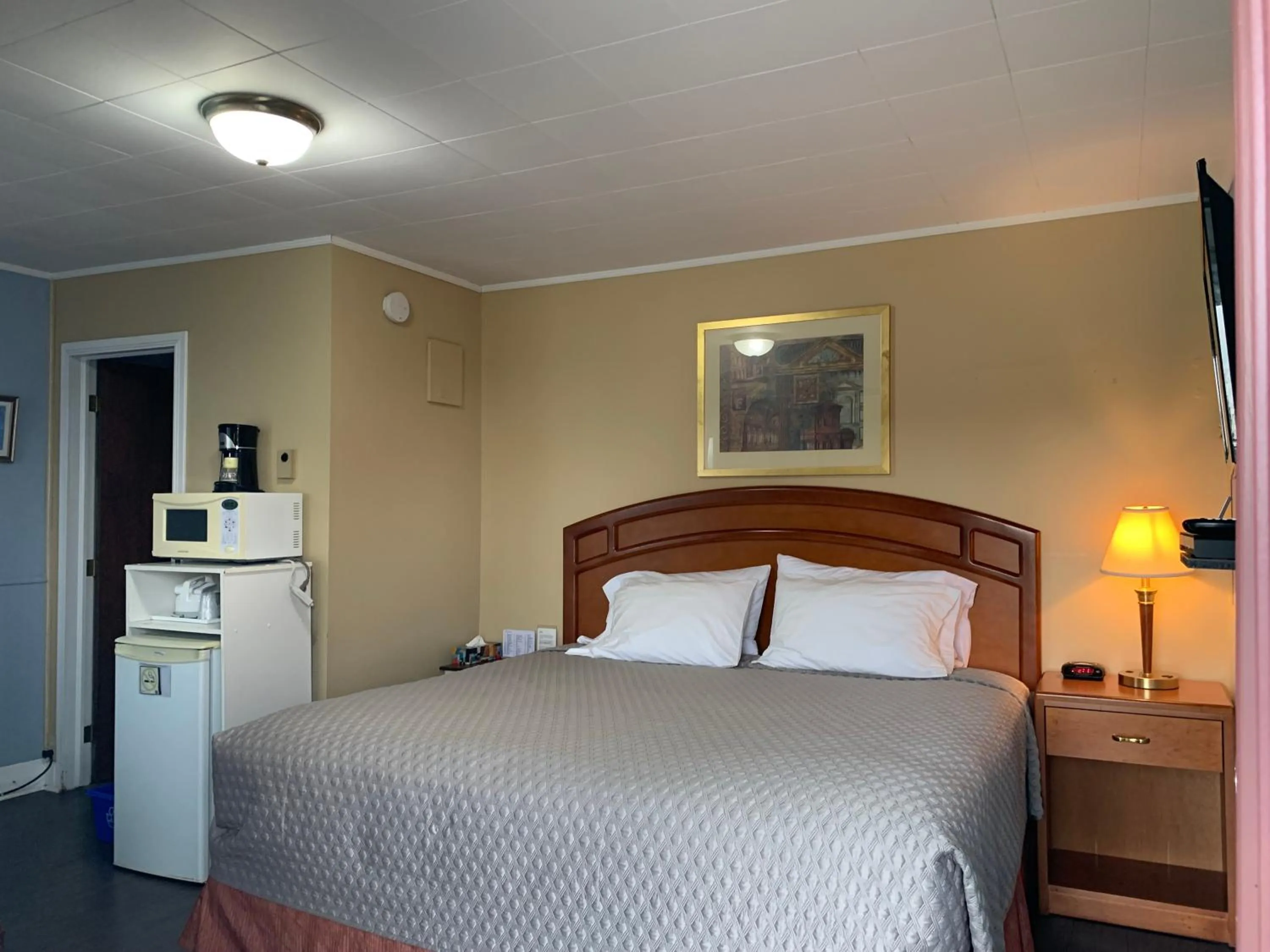 Photo of the whole room, Bed in Dunlop Motel