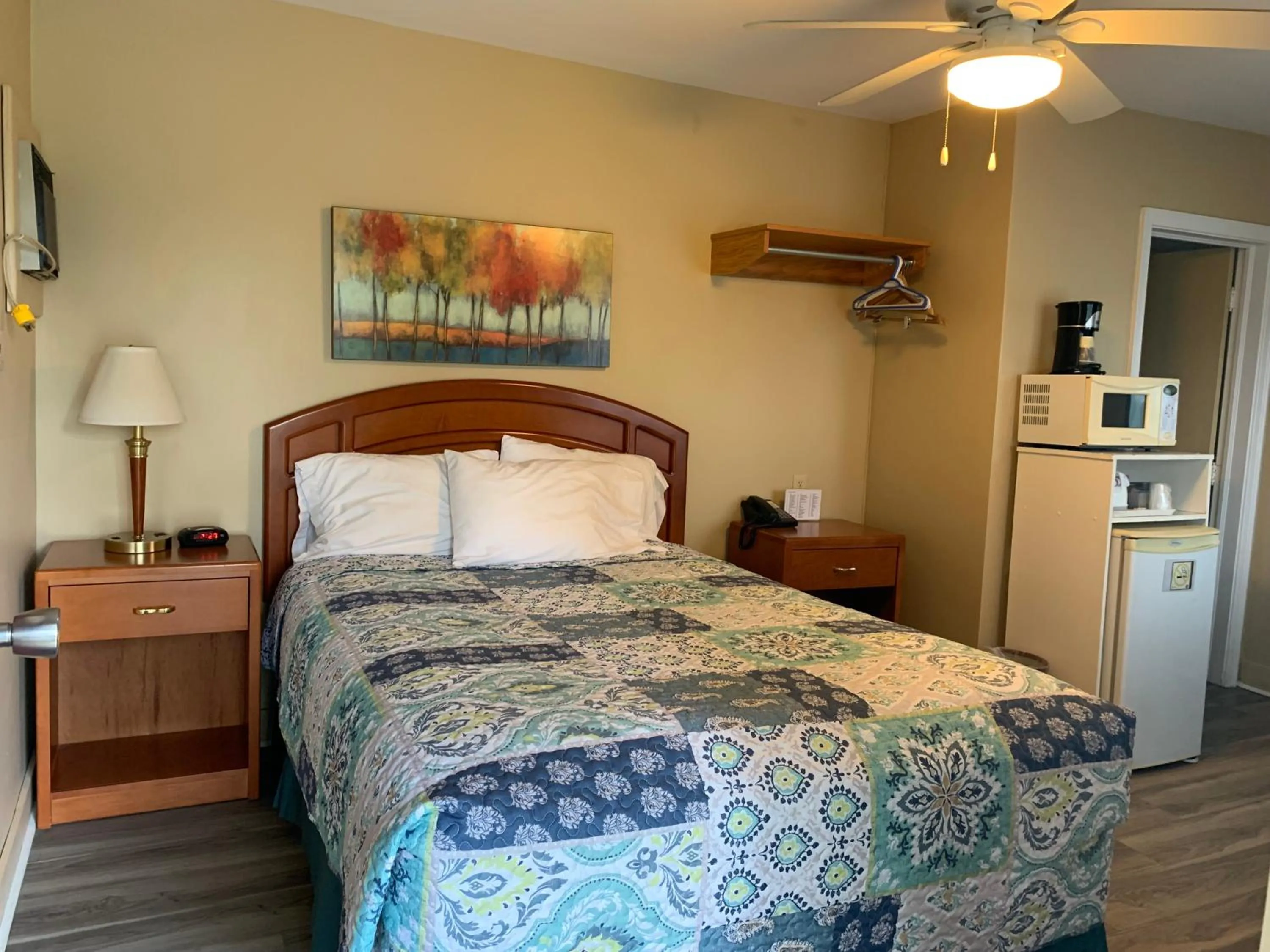 Bedroom, Bed in Dunlop Motel