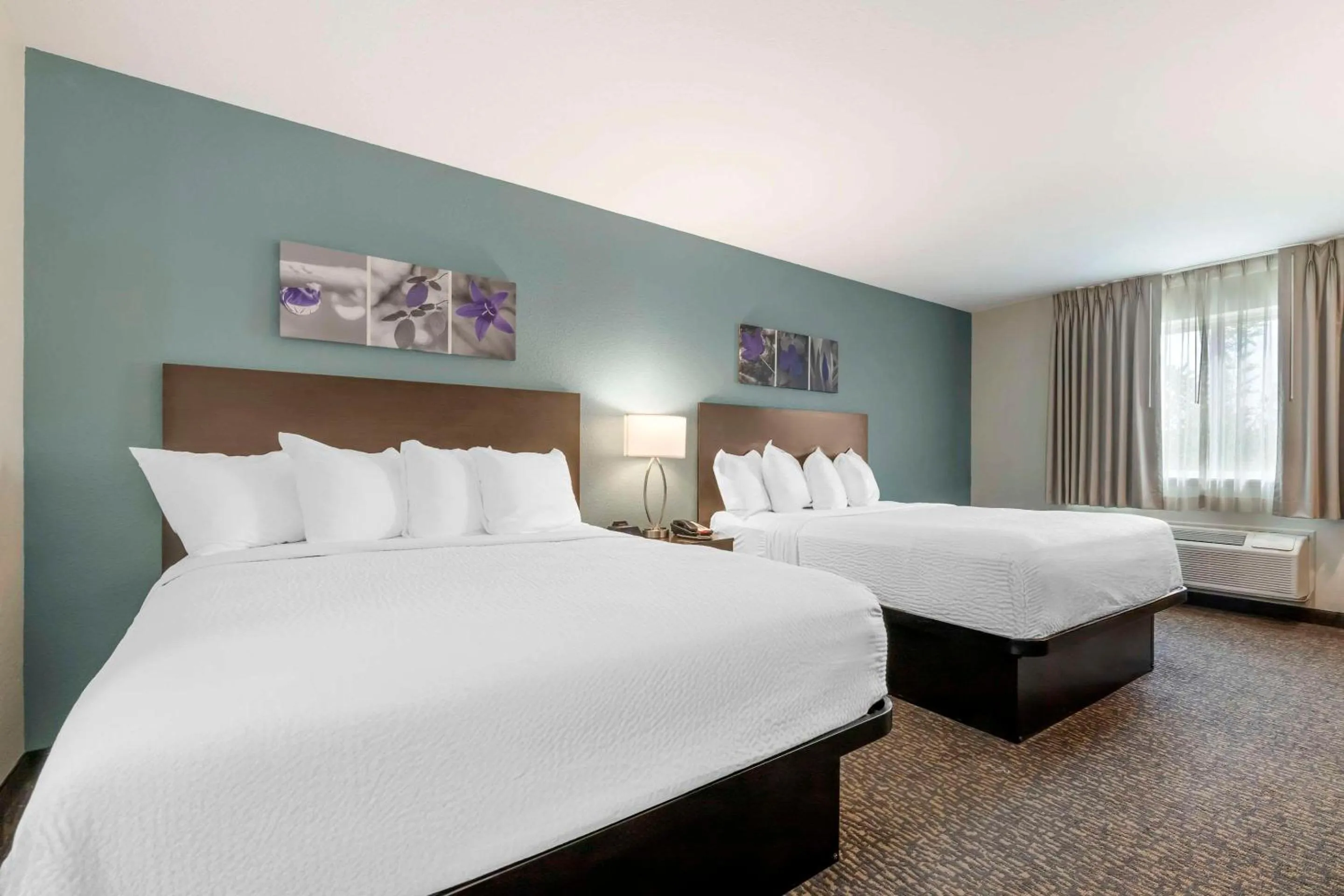 Bedroom, Bed in Americas Best Value Inn Wisconsin Dells-Lake Delton - Newly renovated