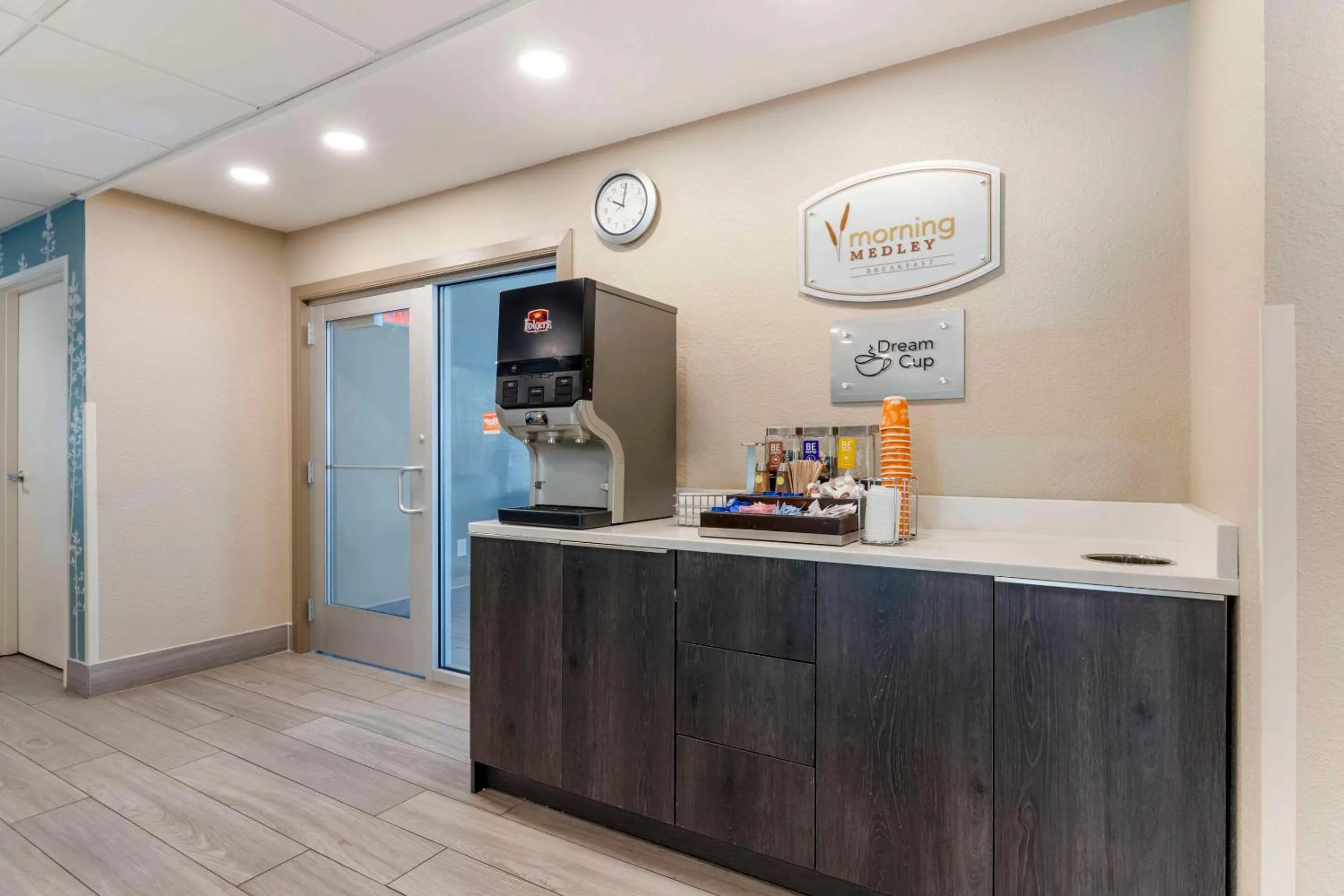 Breakfast in Americas Best Value Inn Wisconsin Dells-Lake Delton - Newly renovated