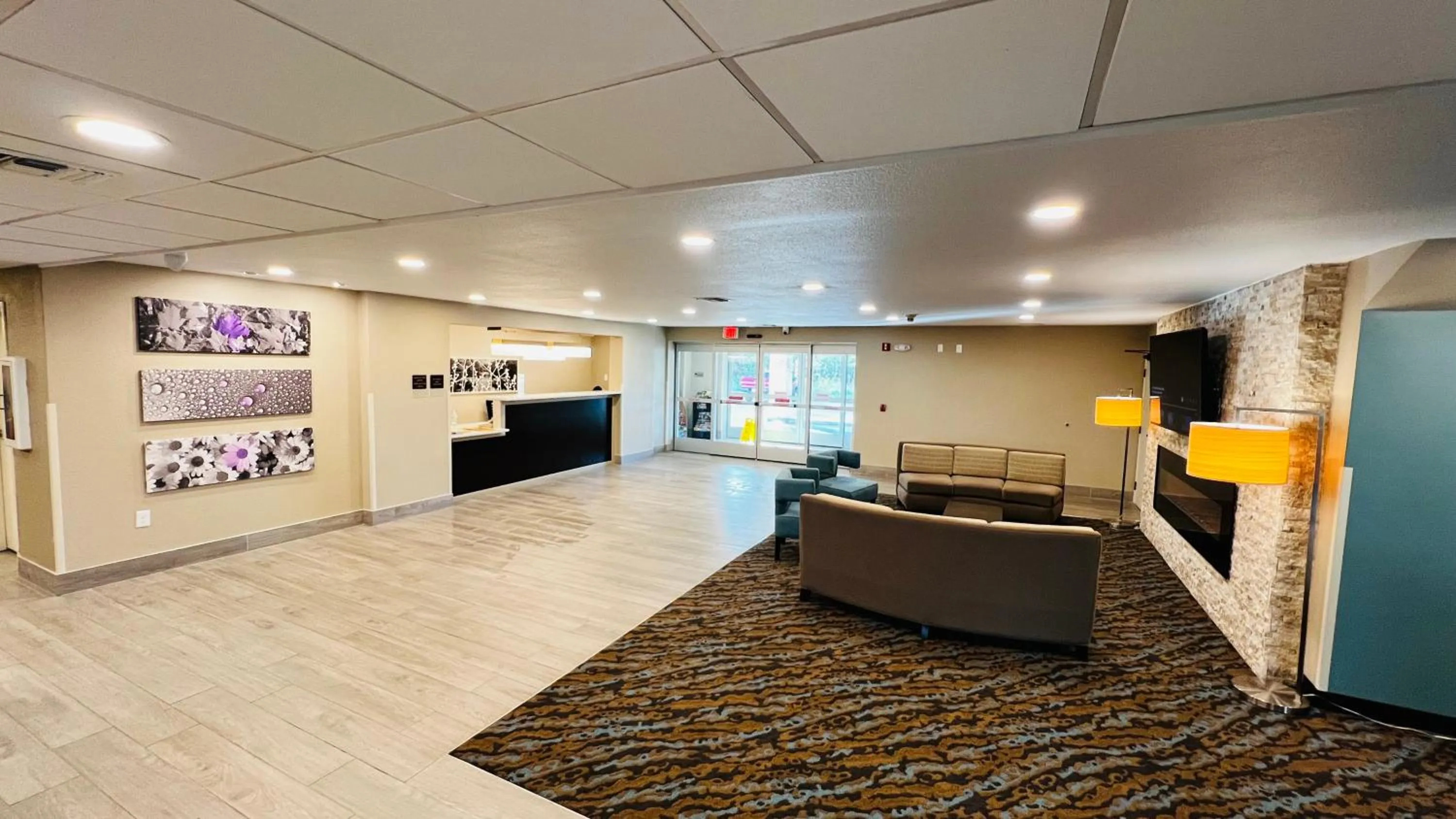 Property building in Americas Best Value Inn Wisconsin Dells-Lake Delton - Newly renovated