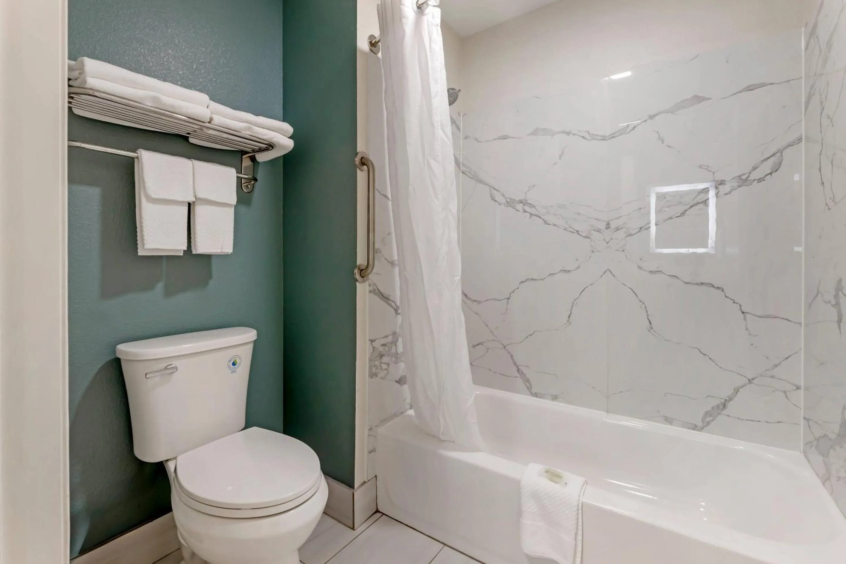 Bedroom in Sleep Inn & Suites Wisconsin Dells - Lake Delton