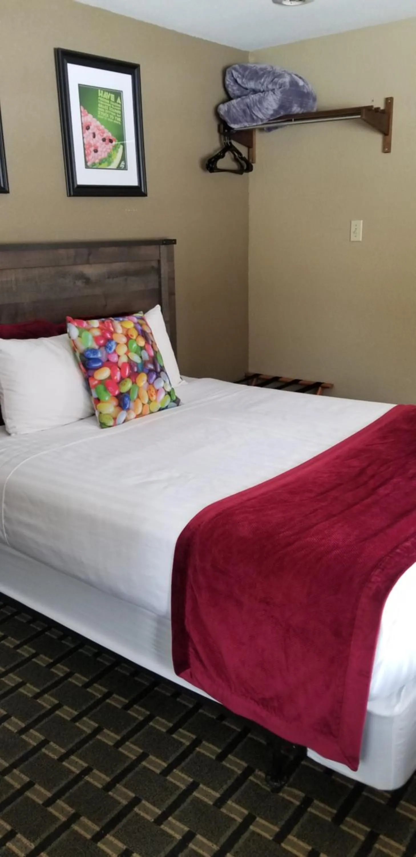 Bed in Middlebury Sweets Motel