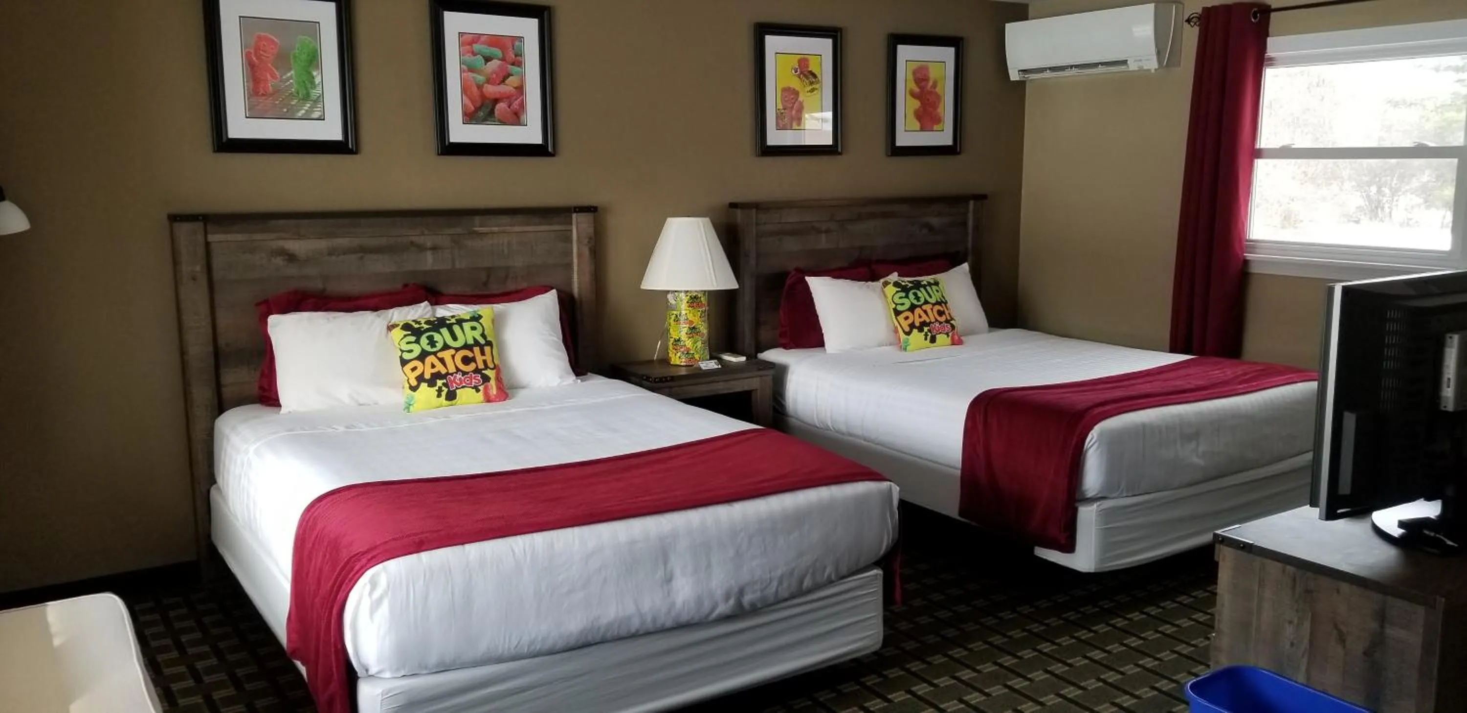 Bed in Middlebury Sweets Motel