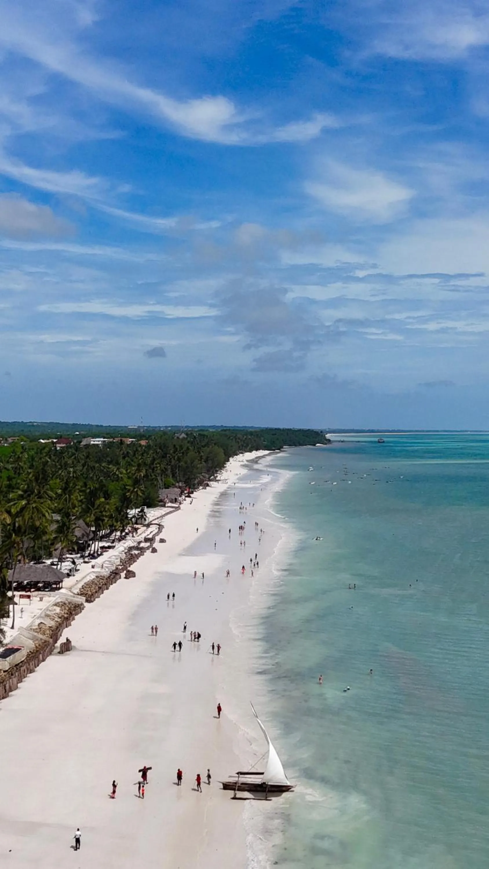 Beach in Sultan Sands Island Resort & Spa