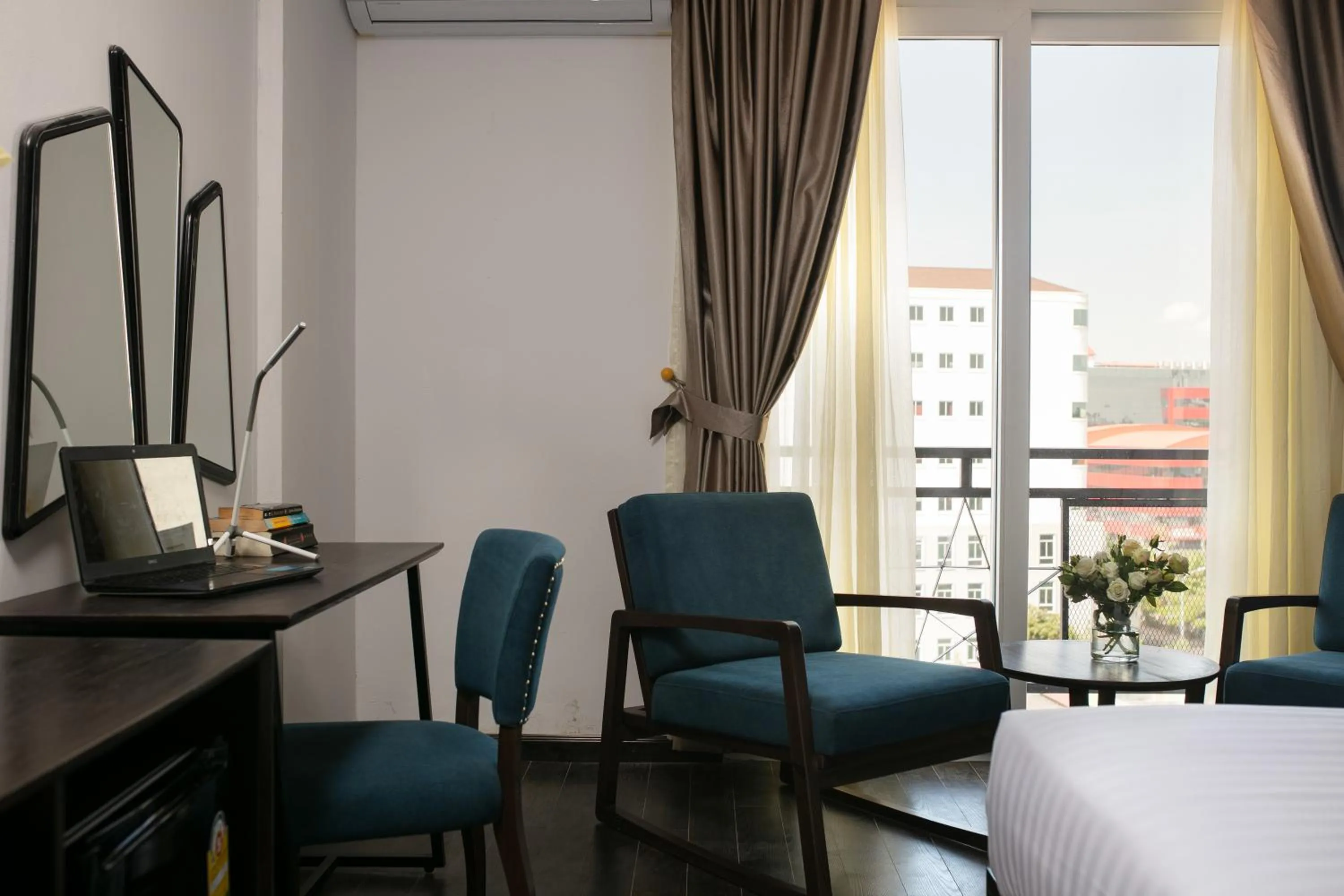 Seating area, Bed in Azalea Parkview Hotel