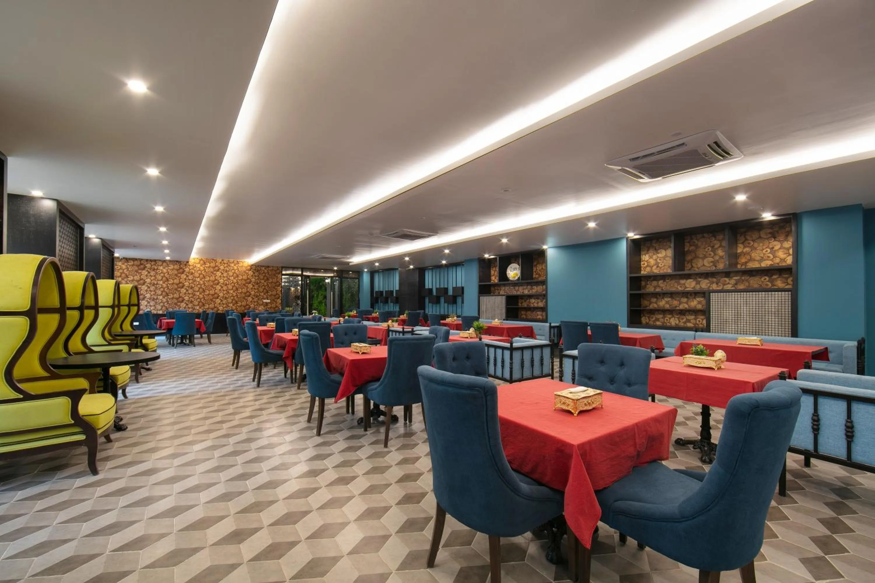 Restaurant/places to eat in Azalea Parkview Hotel