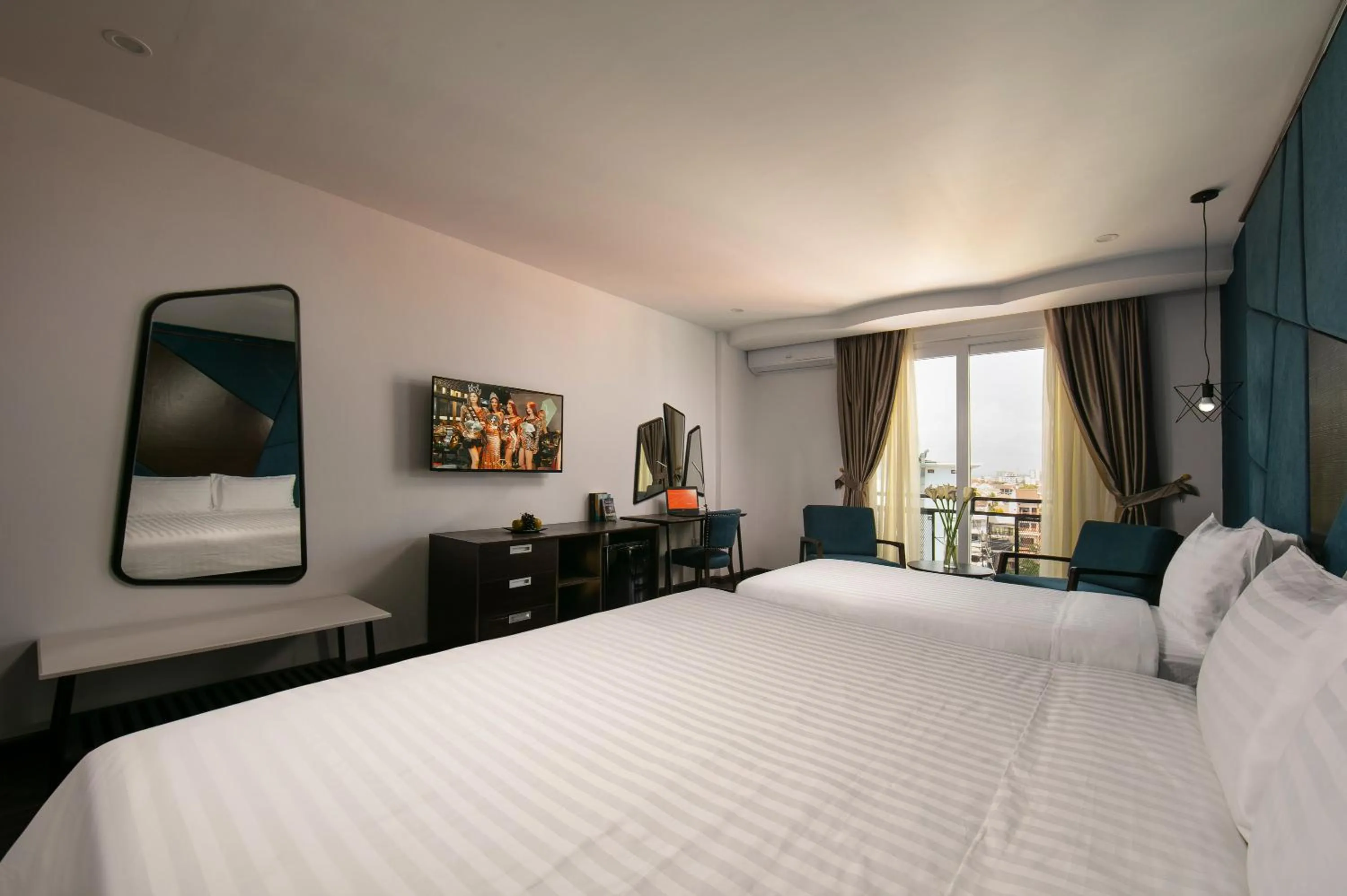 Photo of the whole room, Bed in Azalea Parkview Hotel