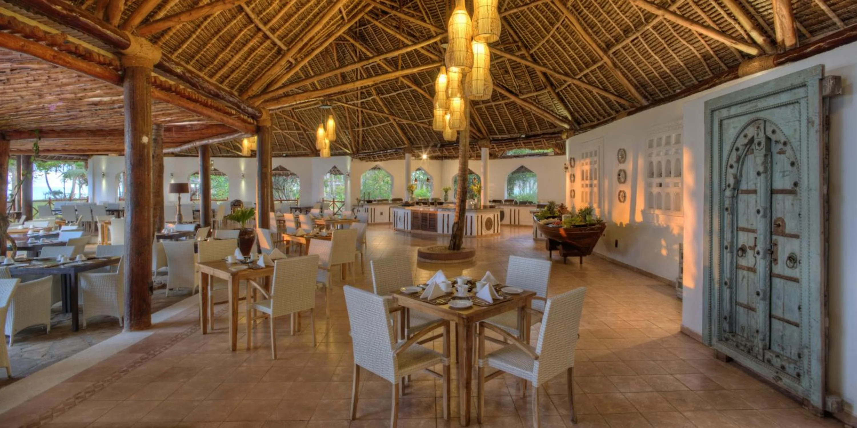 Restaurant/places to eat in Bluebay Beach Resort & Spa