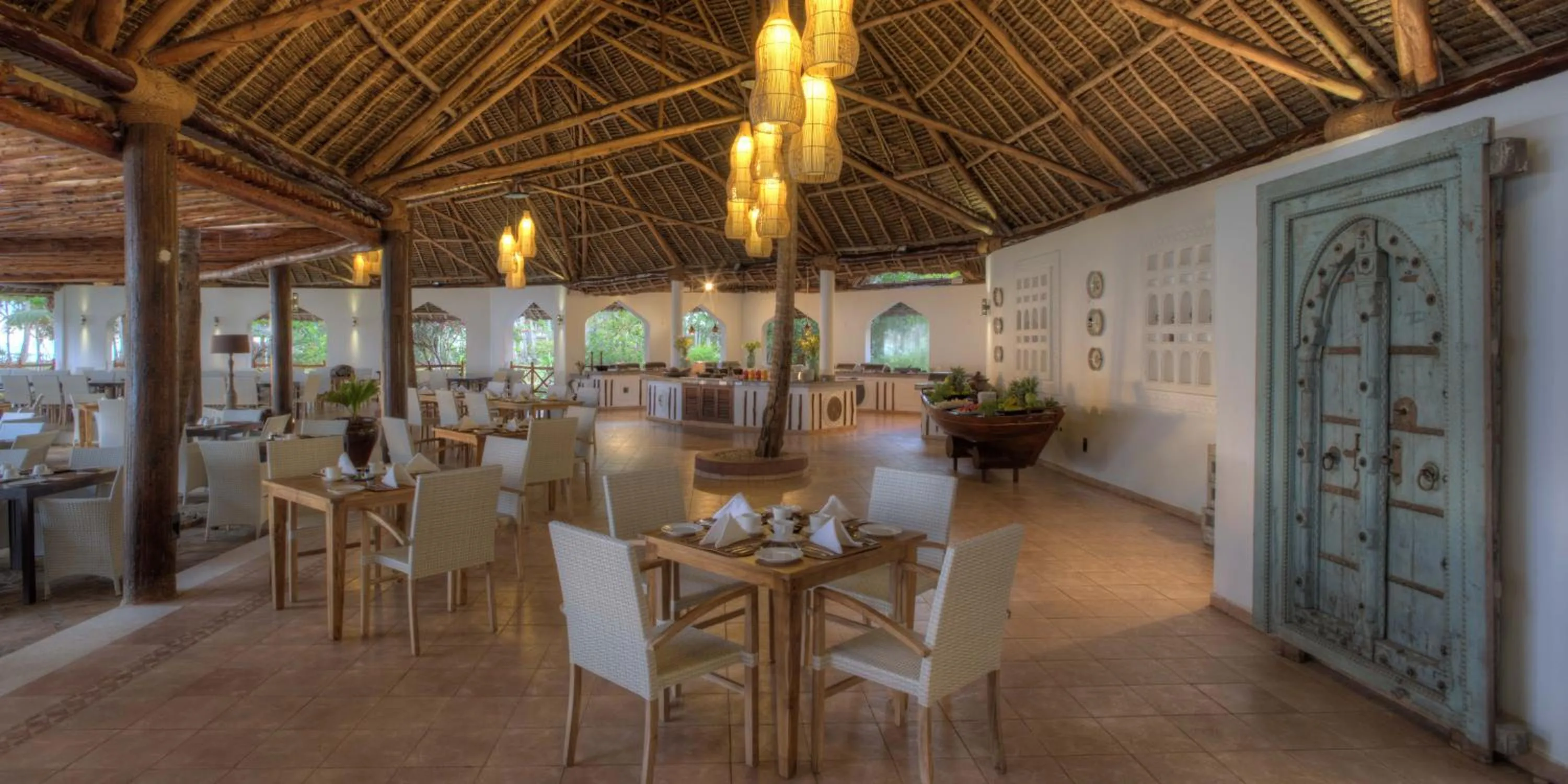 Restaurant/places to eat in Bluebay Beach Resort & Spa