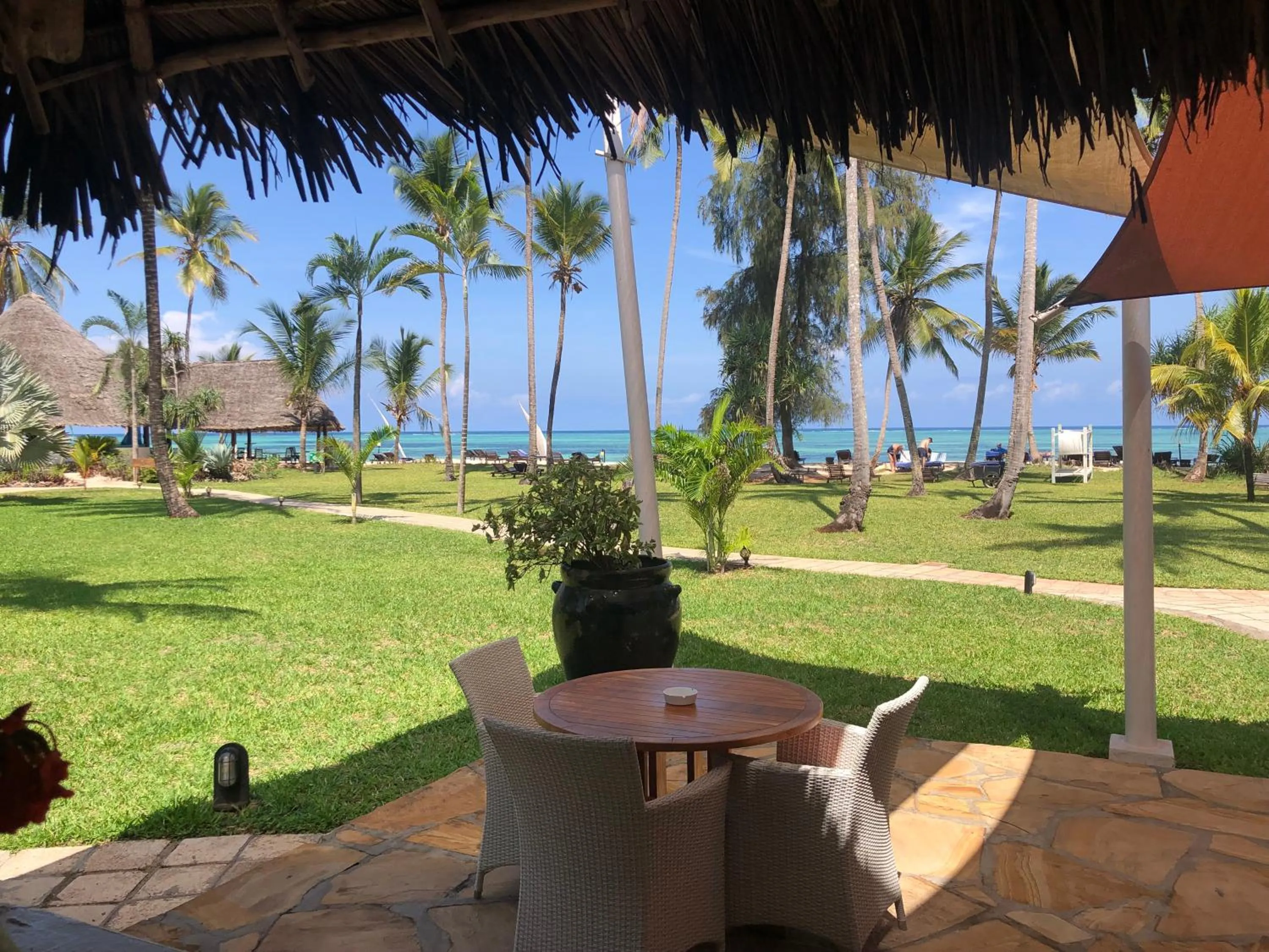 Restaurant/places to eat in Bluebay Beach Resort & Spa