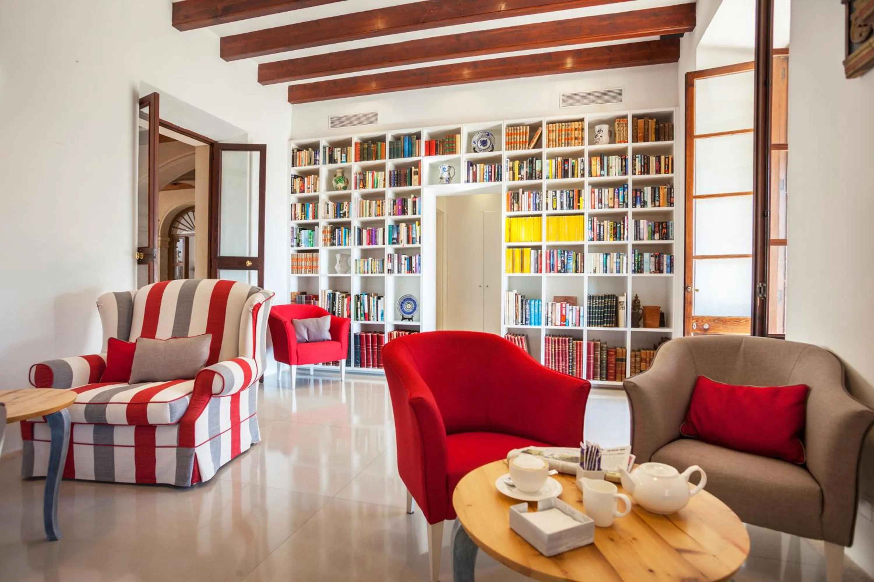 Library in Hotel Llenaire