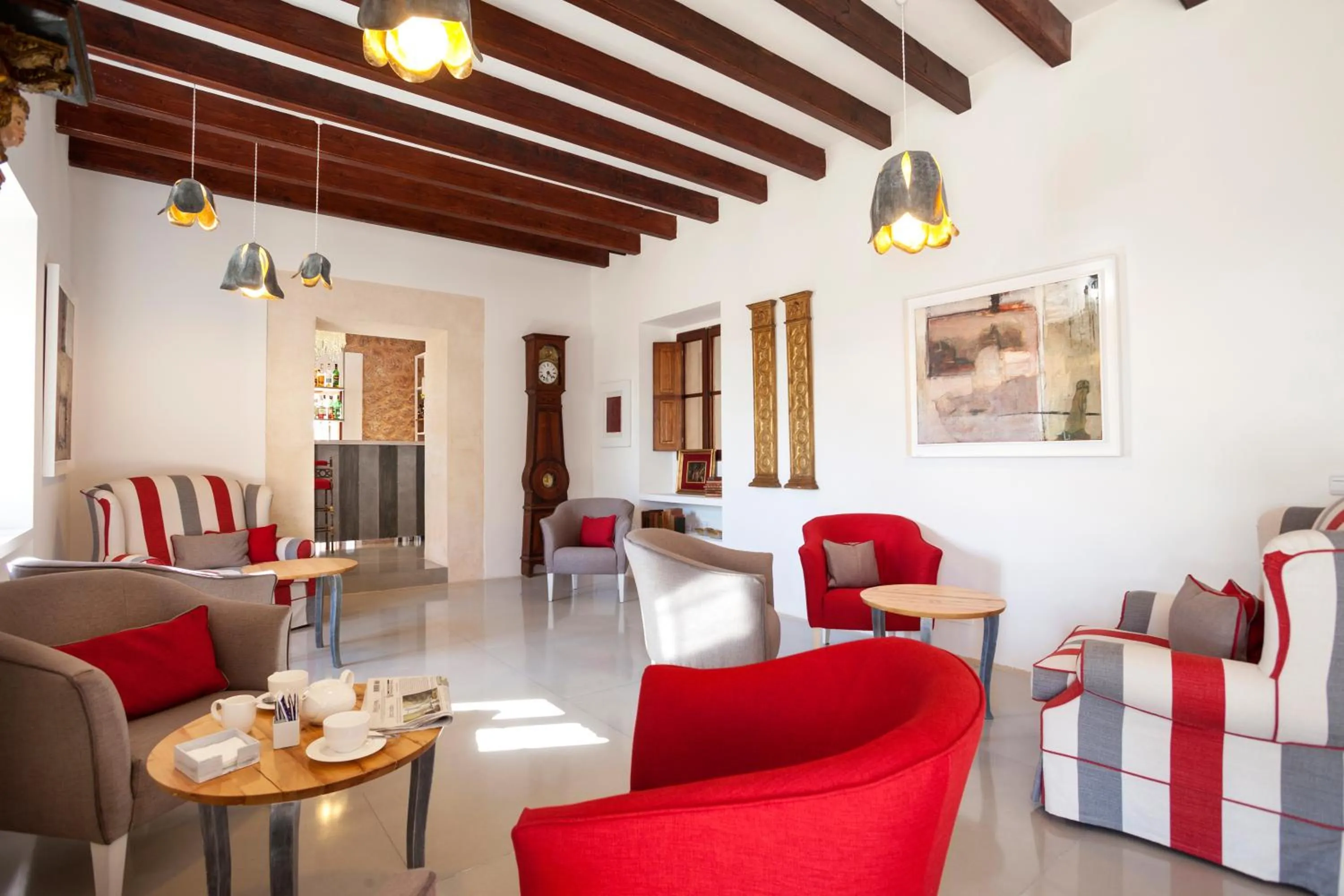 Communal lounge/ TV room in Hotel Llenaire