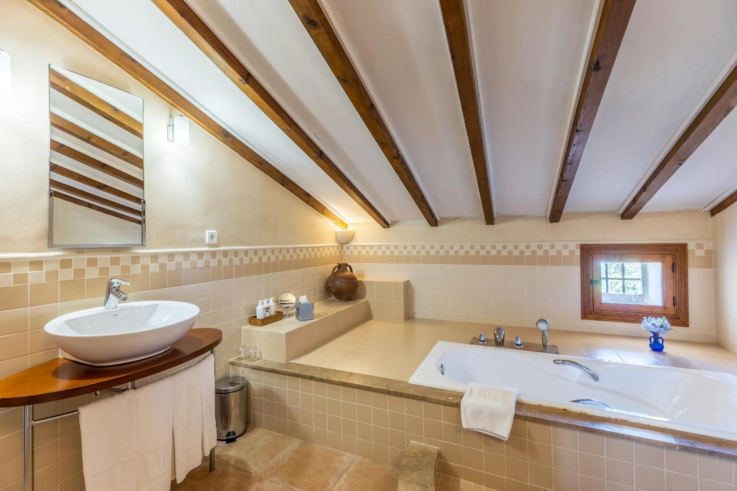 Bathroom in Hotel Llenaire