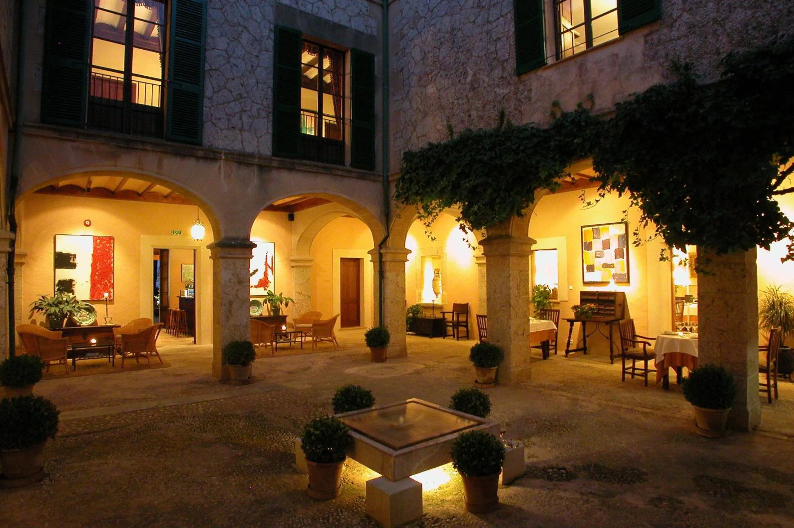 Patio in Hotel Llenaire