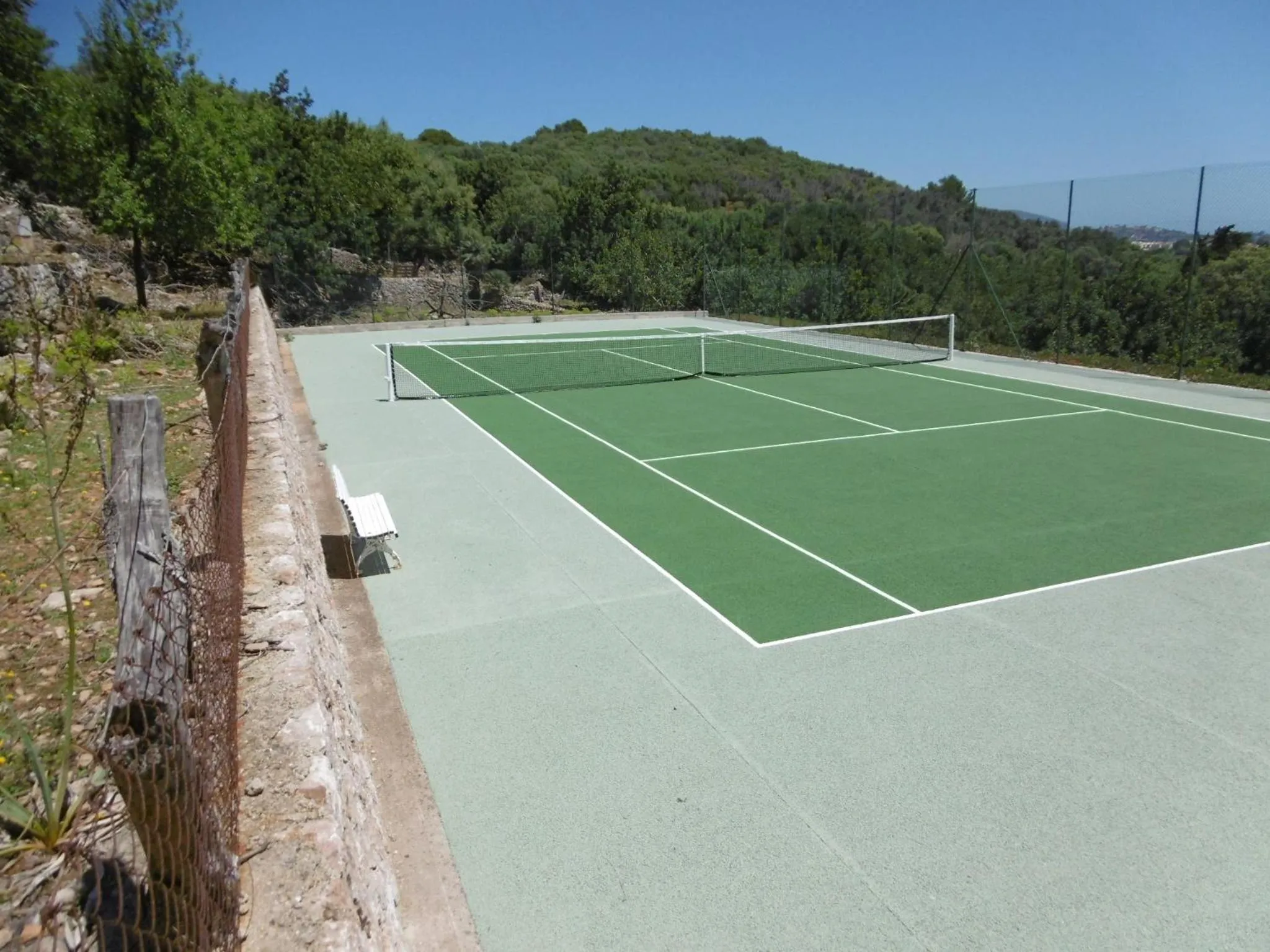 Tennis court in Hotel Llenaire