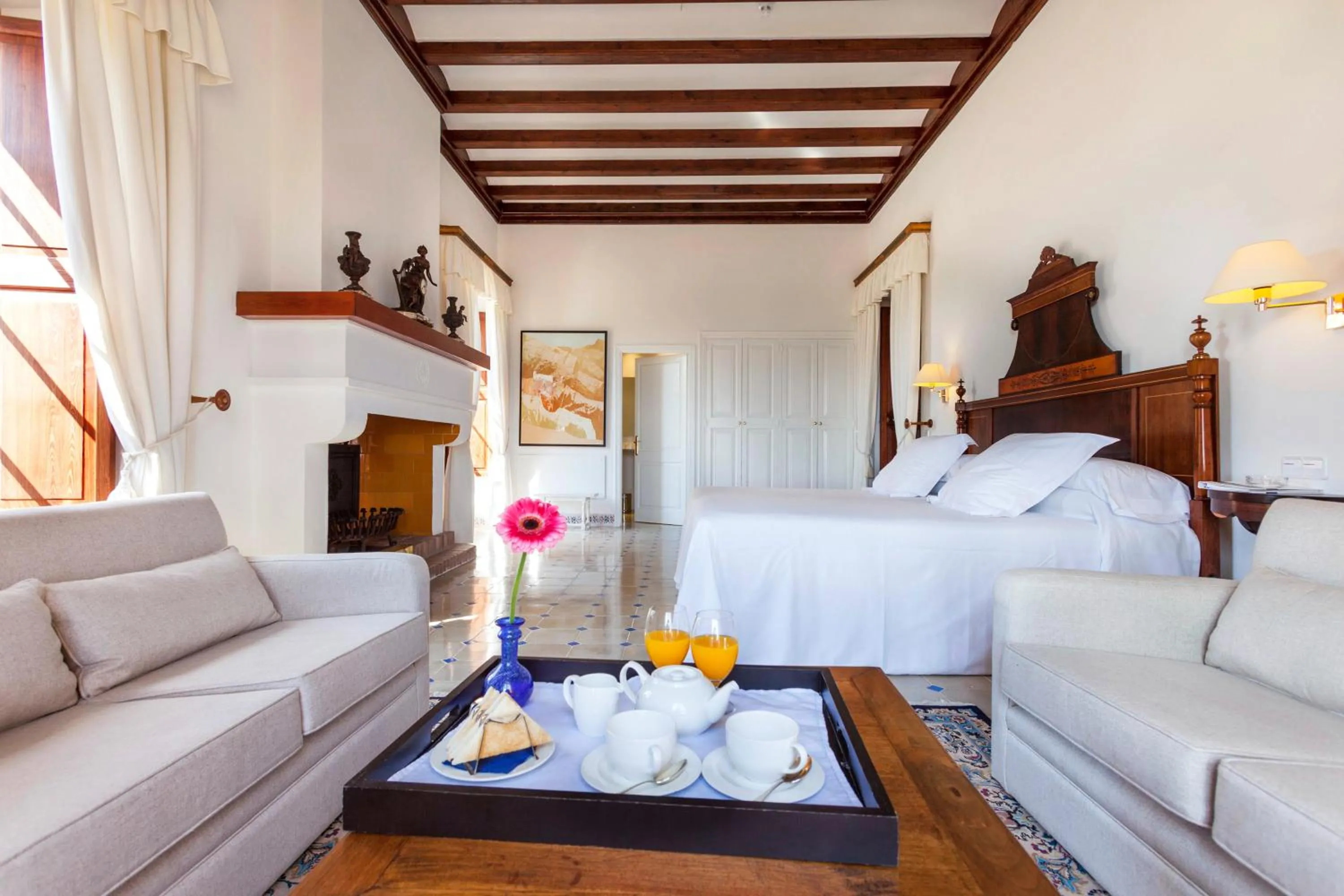 Decorative detail in Hotel Llenaire