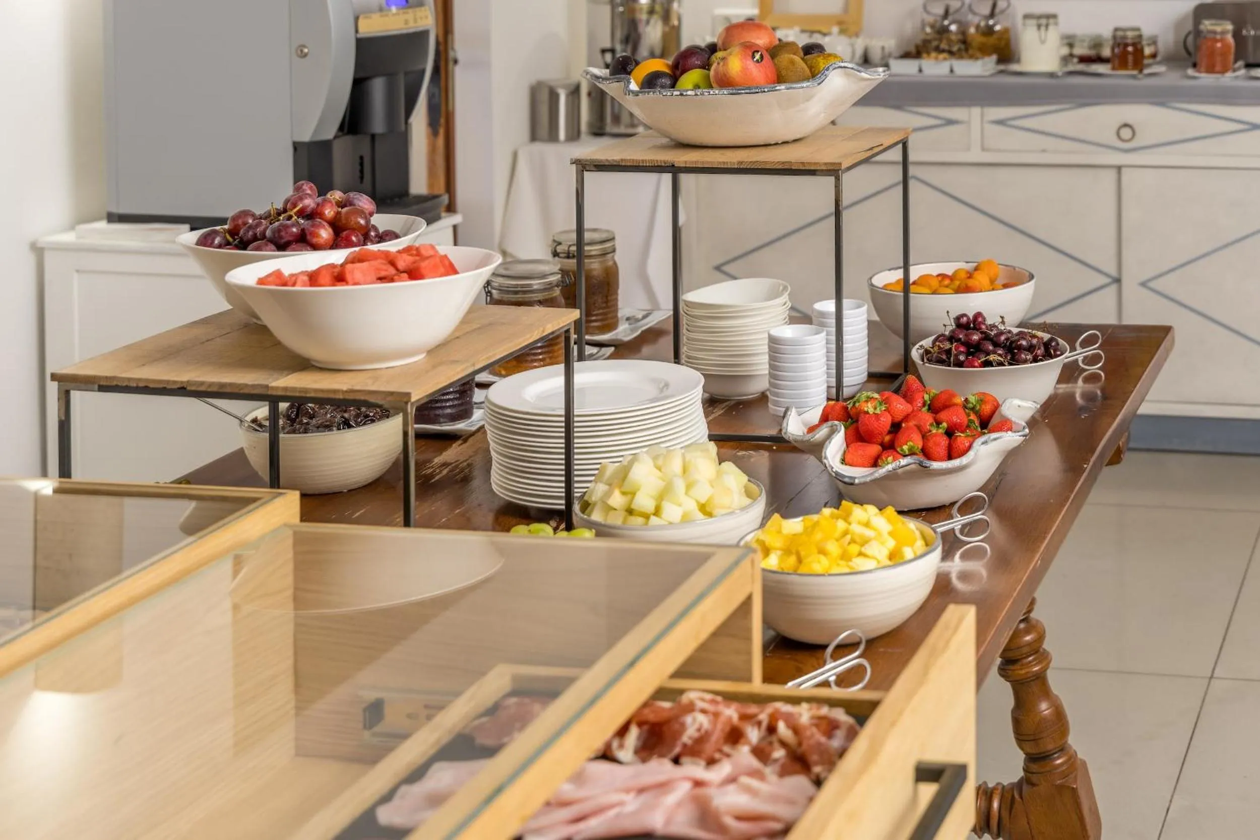 Breakfast in Hotel Llenaire