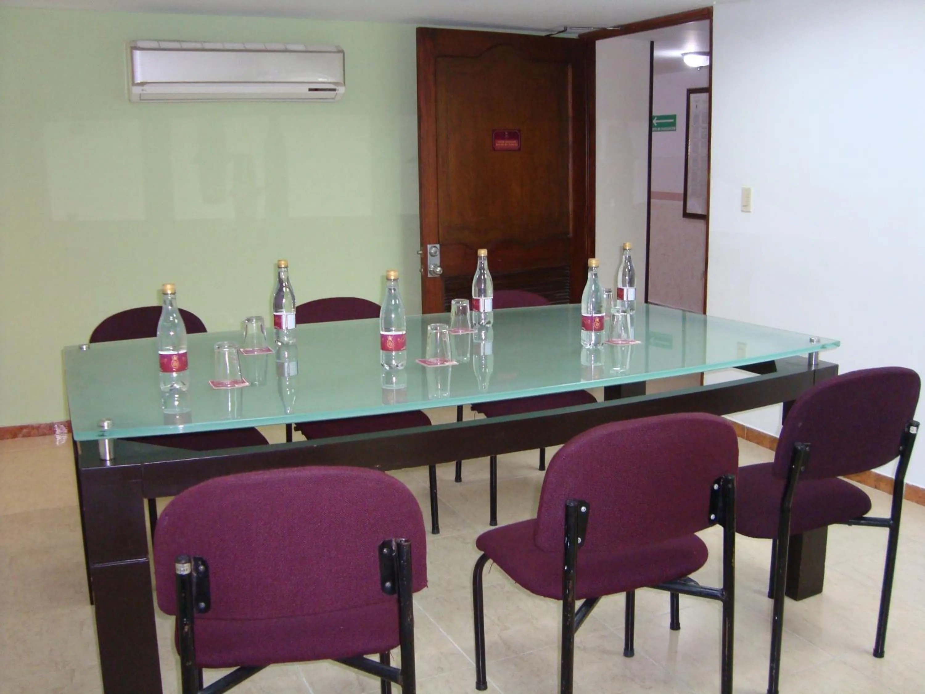 Meeting/conference room in Hotel Plaza Versalles