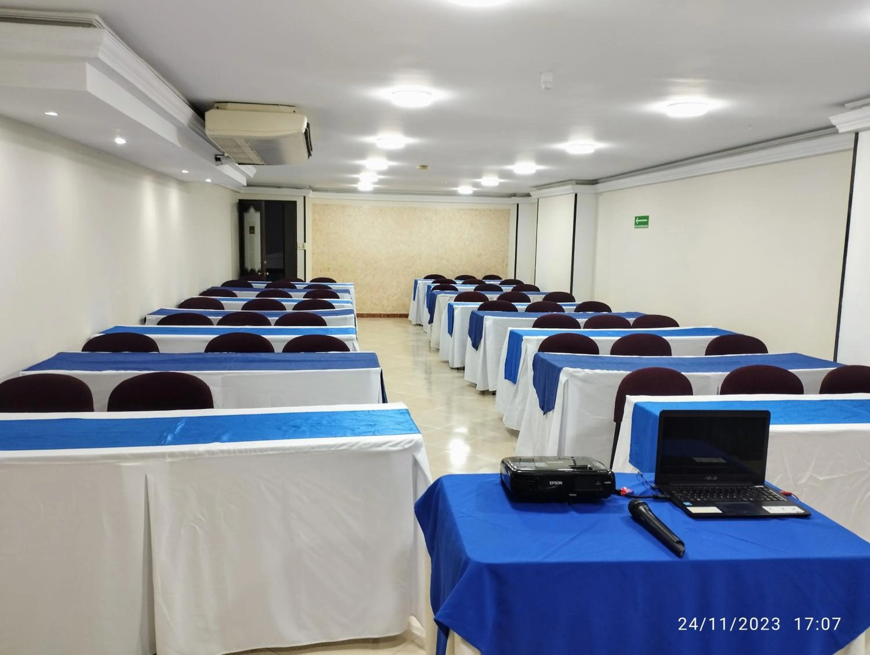 Meeting/conference room in Hotel Plaza Versalles