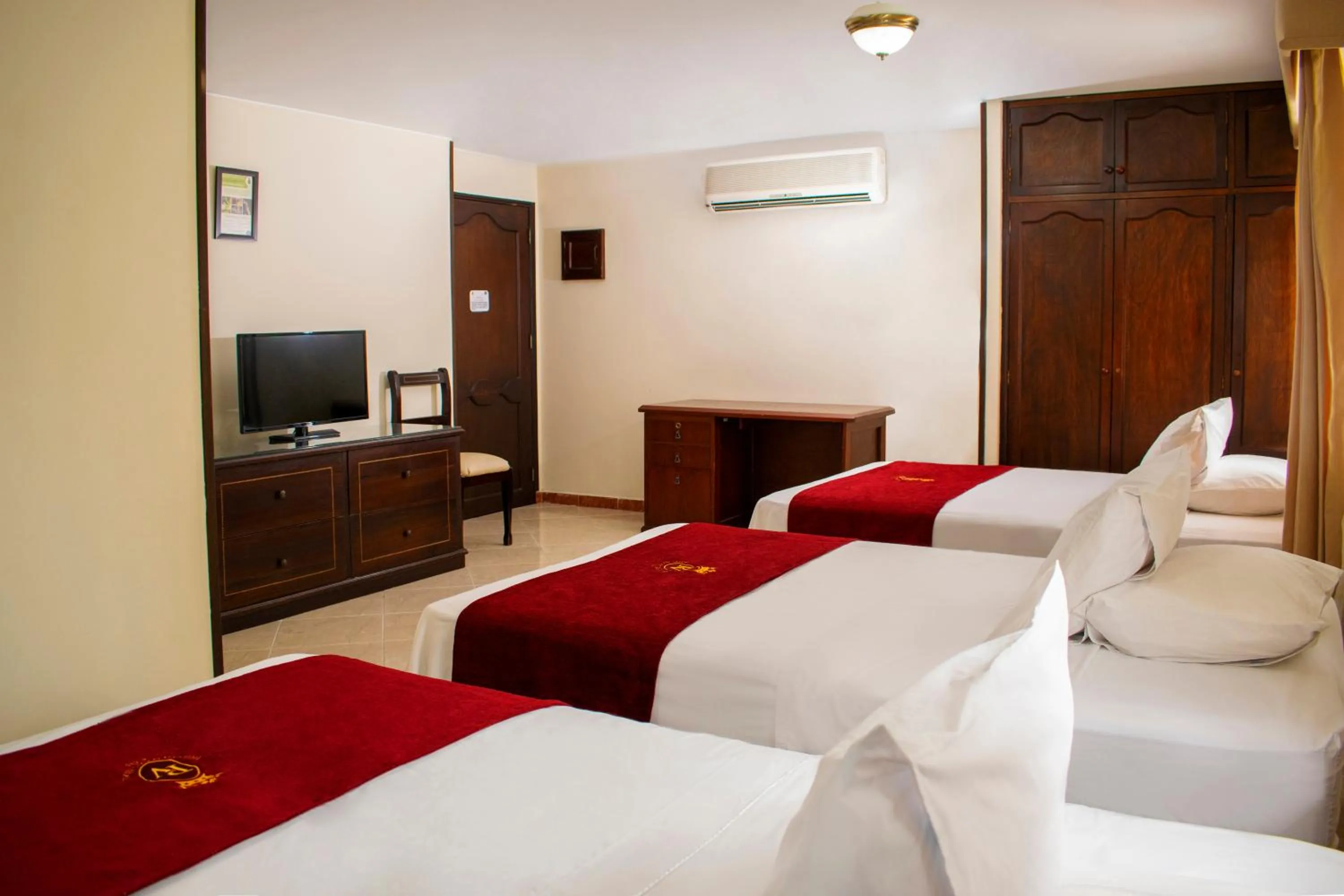 Photo of the whole room, Bed in Hotel Plaza Versalles