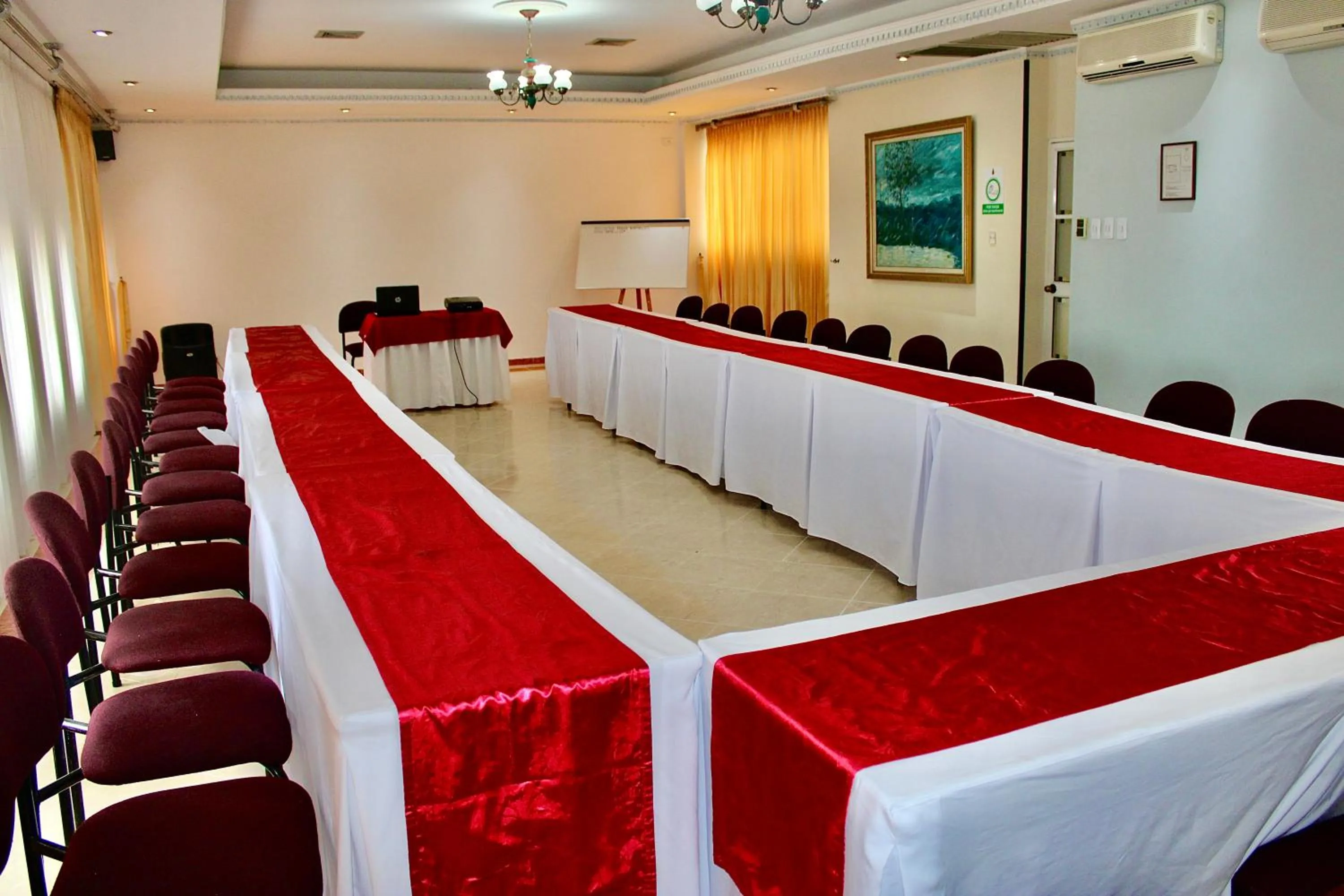 Meeting/conference room in Hotel Plaza Versalles
