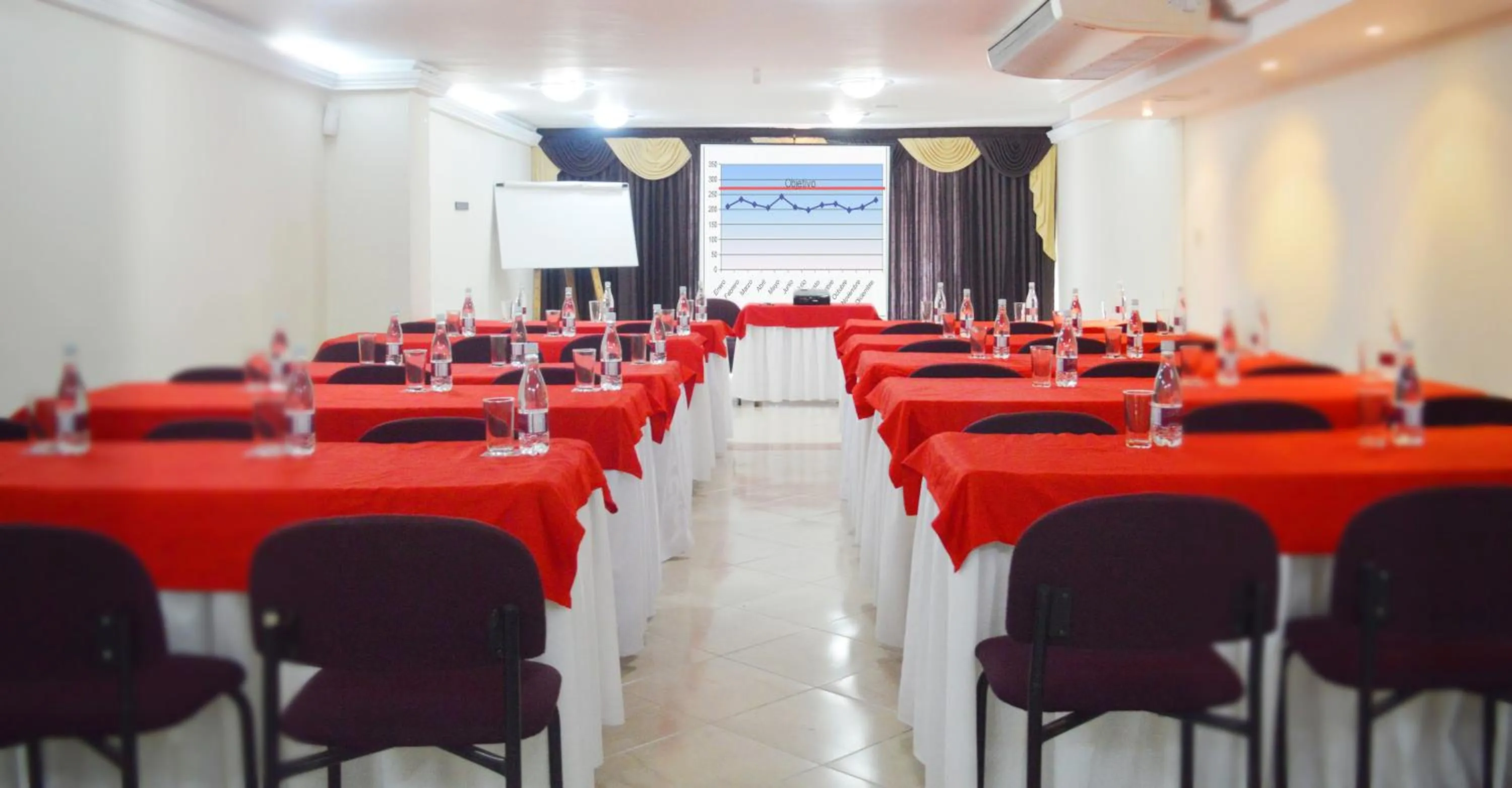 Meeting/conference room in Hotel Plaza Versalles