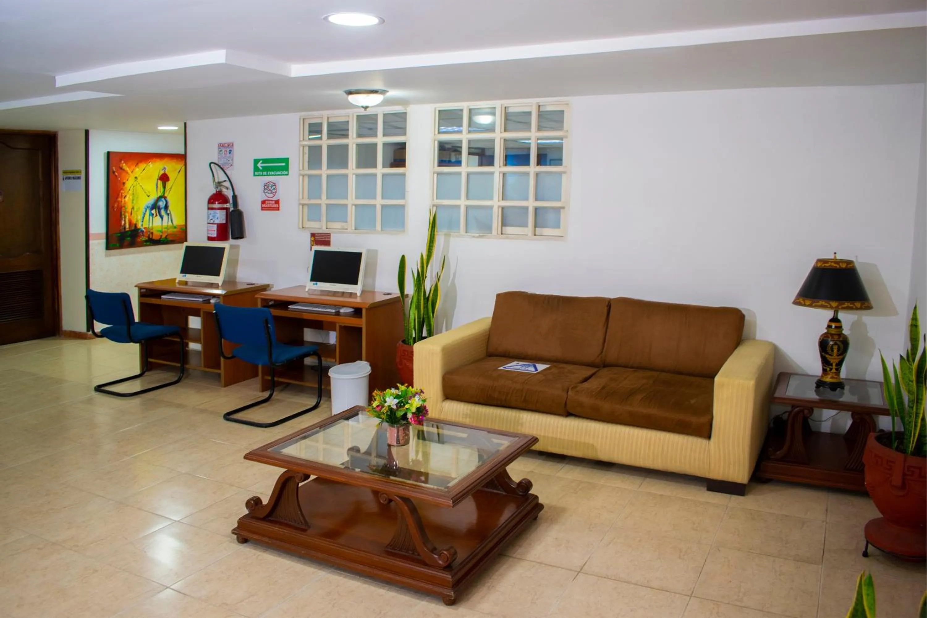 Seating area in Hotel Plaza Versalles