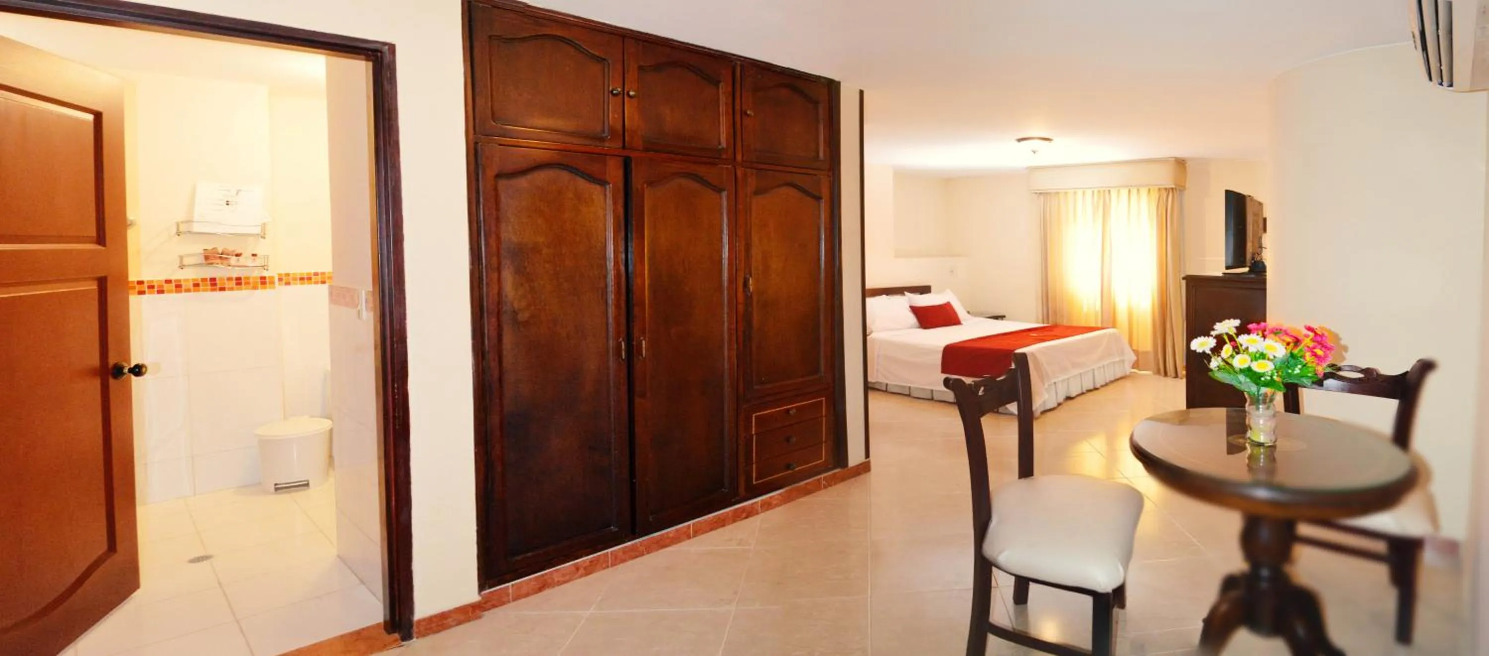 wardrobe in Hotel Plaza Versalles