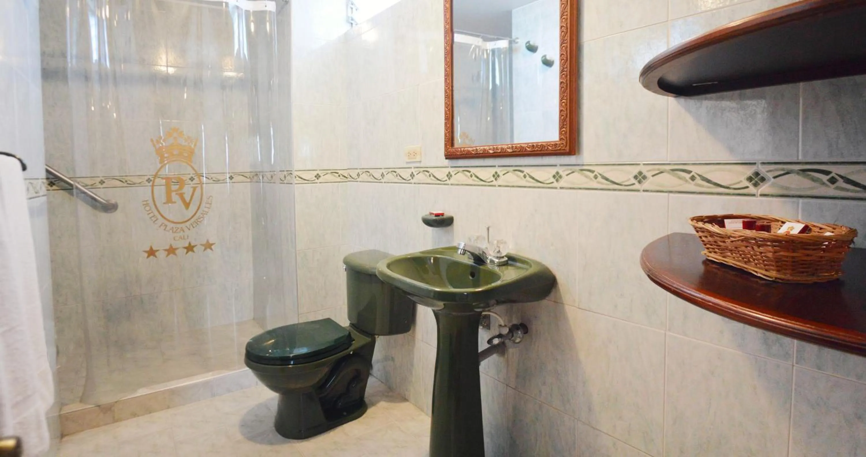 Bathroom in Hotel Plaza Versalles